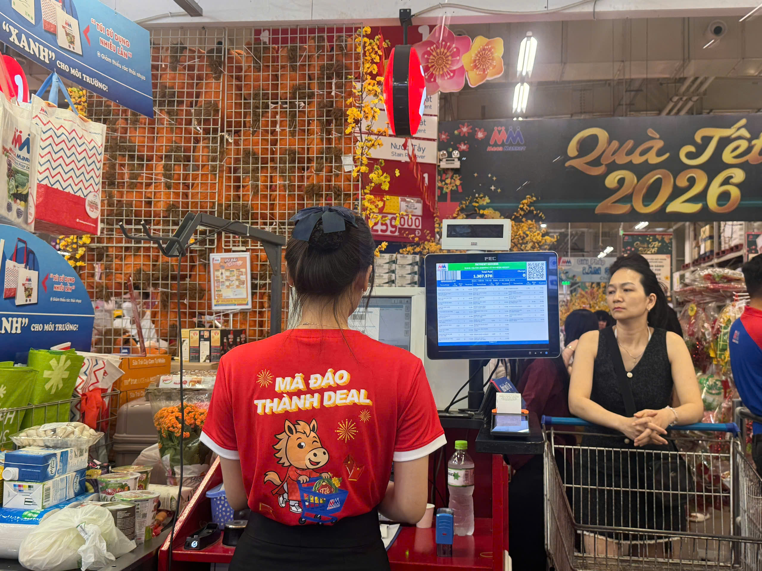 Đồng Nai: Si&ecirc;u thị qu&aacute; tải, chợ đ&ocirc;ng k&iacute;n, qu&agrave; Valentine h&uacute;t kh&aacute;ch- Ảnh 11.