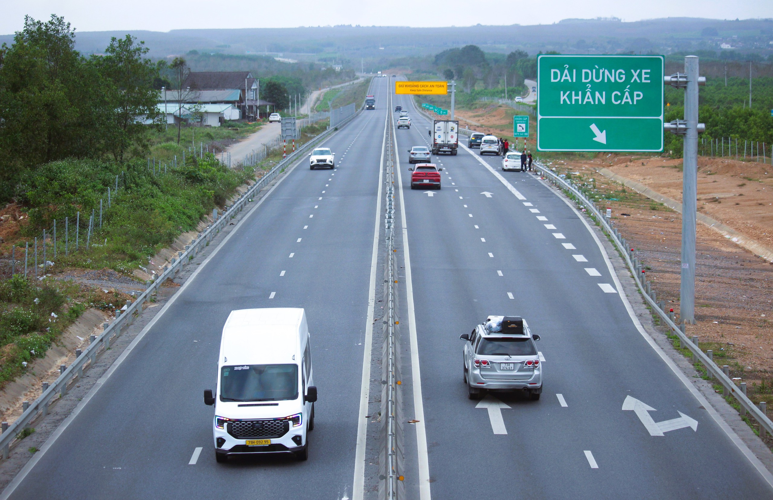 Cao tốc qua Quảng Trị nhộn nhịp xe ra Bắc, giảm tải &aacute;p lực cho QL1, đường Hồ Ch&iacute; Minh- Ảnh 10.