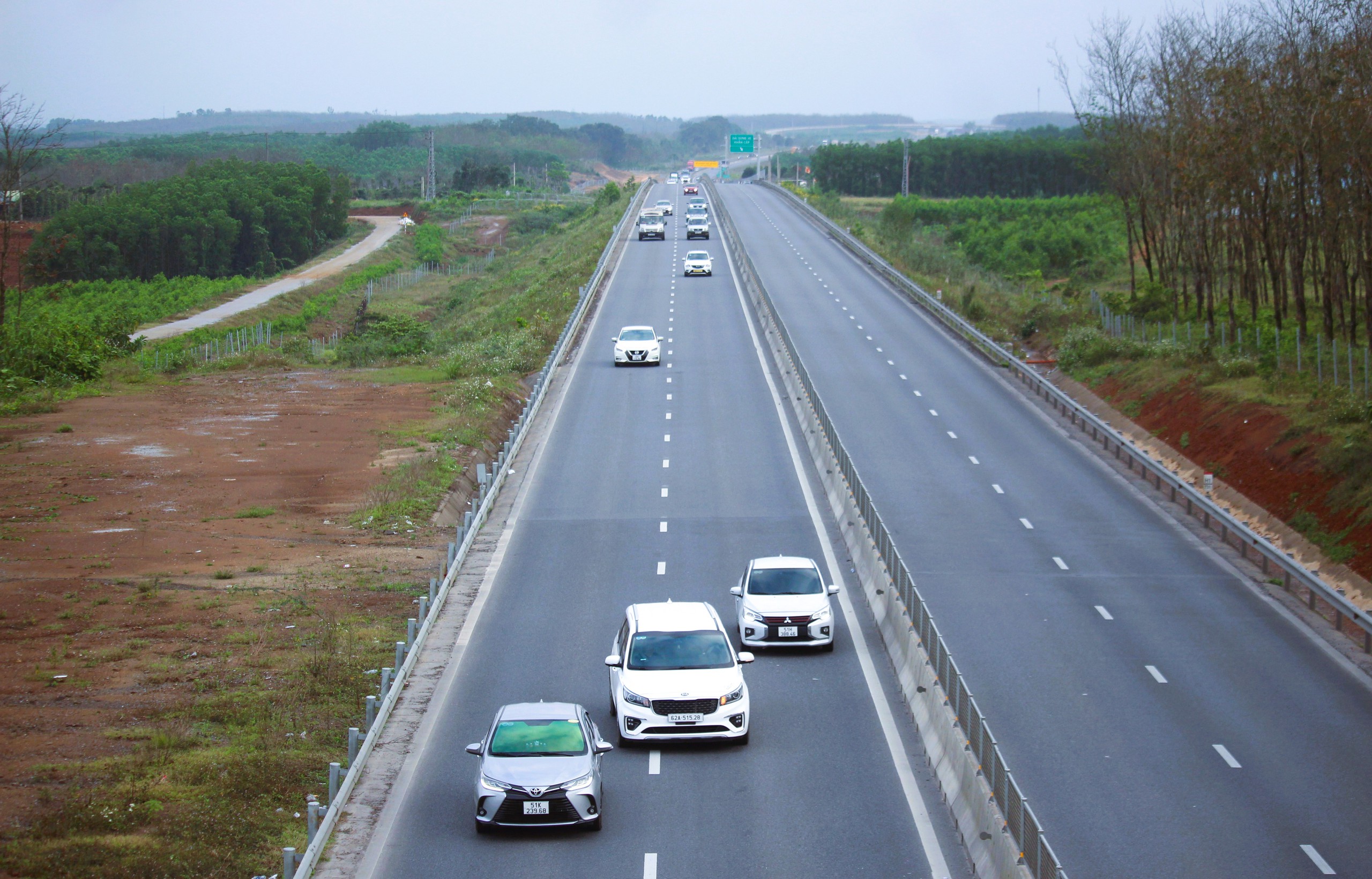 Cao tốc qua Quảng Trị nhộn nhịp xe ra Bắc, giảm tải &aacute;p lực cho QL1, đường Hồ Ch&iacute; Minh- Ảnh 12.