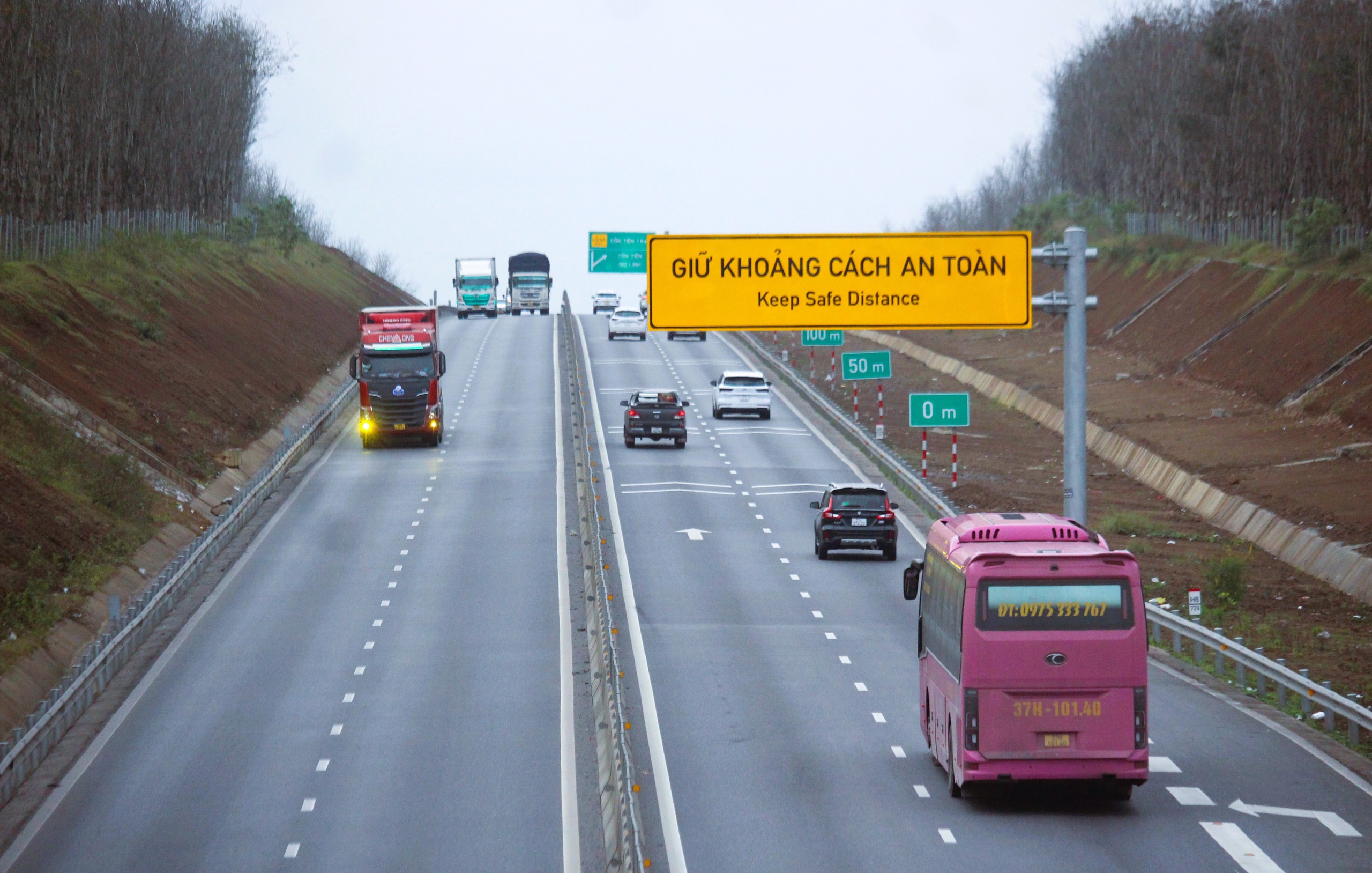 Cao tốc qua Quảng Trị nhộn nhịp xe ra Bắc, giảm tải &aacute;p lực cho QL1, đường Hồ Ch&iacute; Minh- Ảnh 2.