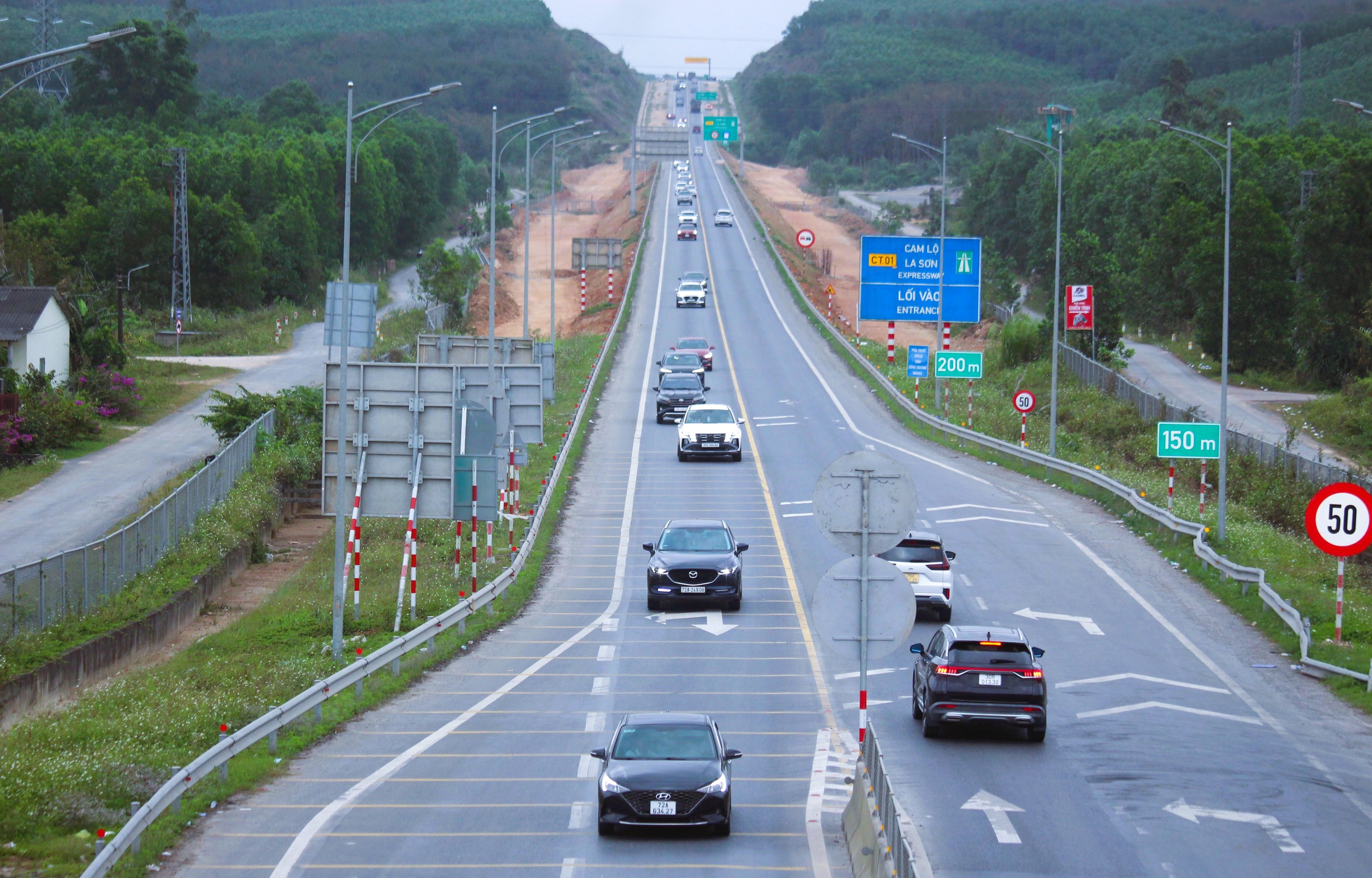 Cao tốc qua Quảng Trị nhộn nhịp xe ra Bắc, giảm tải &aacute;p lực cho QL1, đường Hồ Ch&iacute; Minh- Ảnh 6.