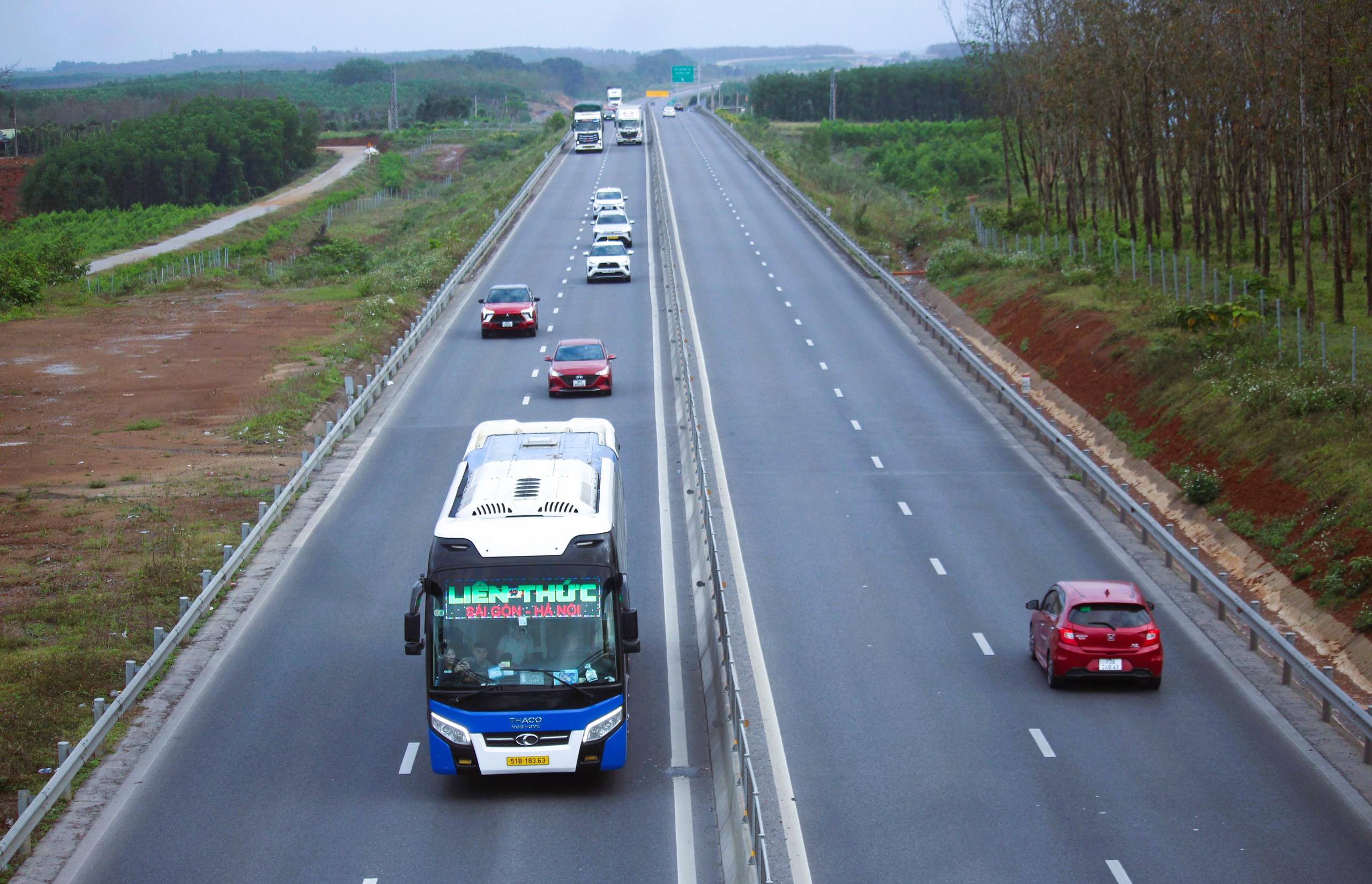 Cao tốc qua Quảng Trị nhộn nhịp xe ra Bắc, giảm tải &aacute;p lực cho QL1, đường Hồ Ch&iacute; Minh- Ảnh 7.