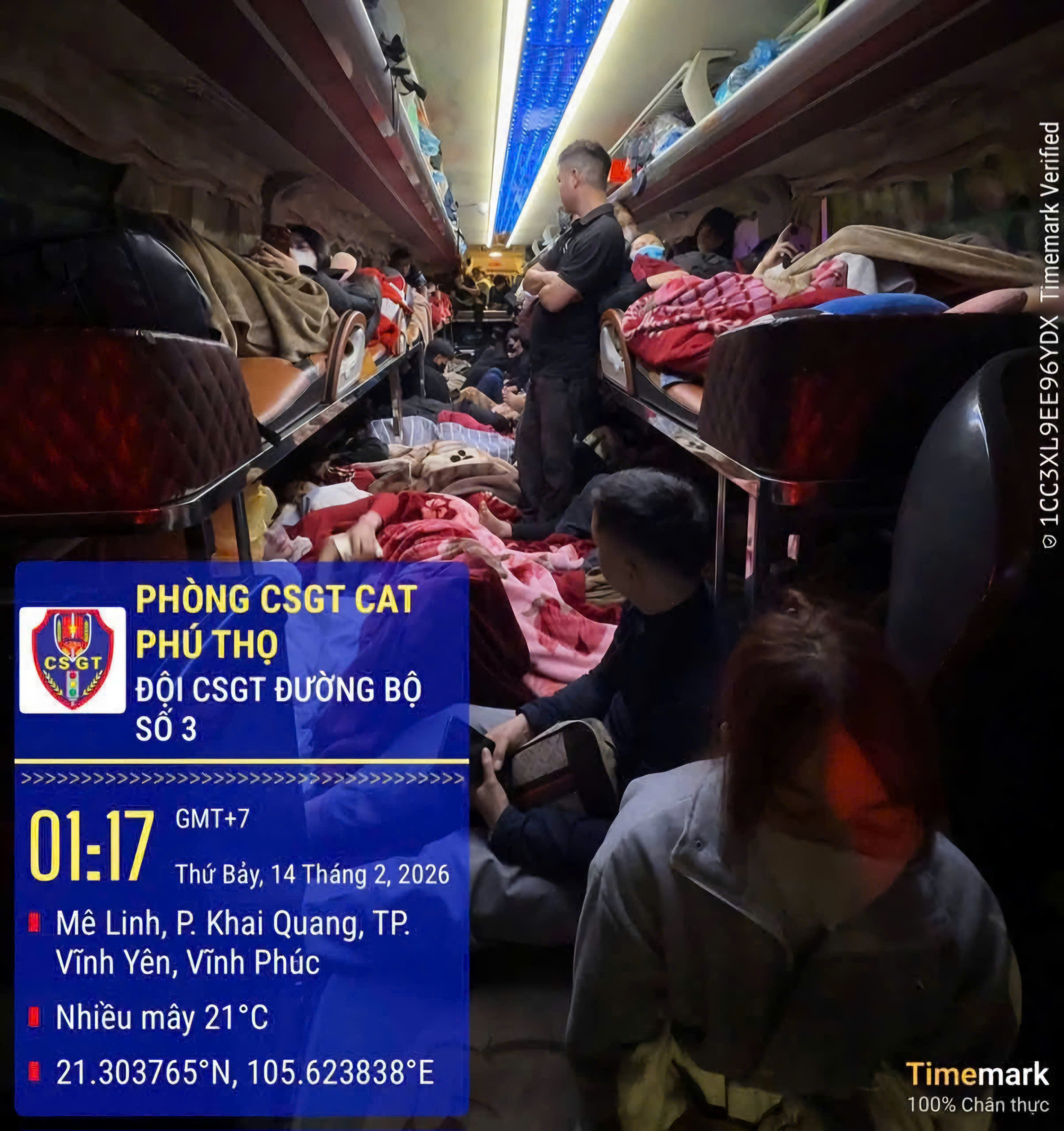 Ph&uacute; Thọ: Ph&aacute;t hiện, xử l&yacute; nghi&ecirc;m nhiều xe kh&aacute;ch chở qu&aacute; số người dịp Tết- Ảnh 2.