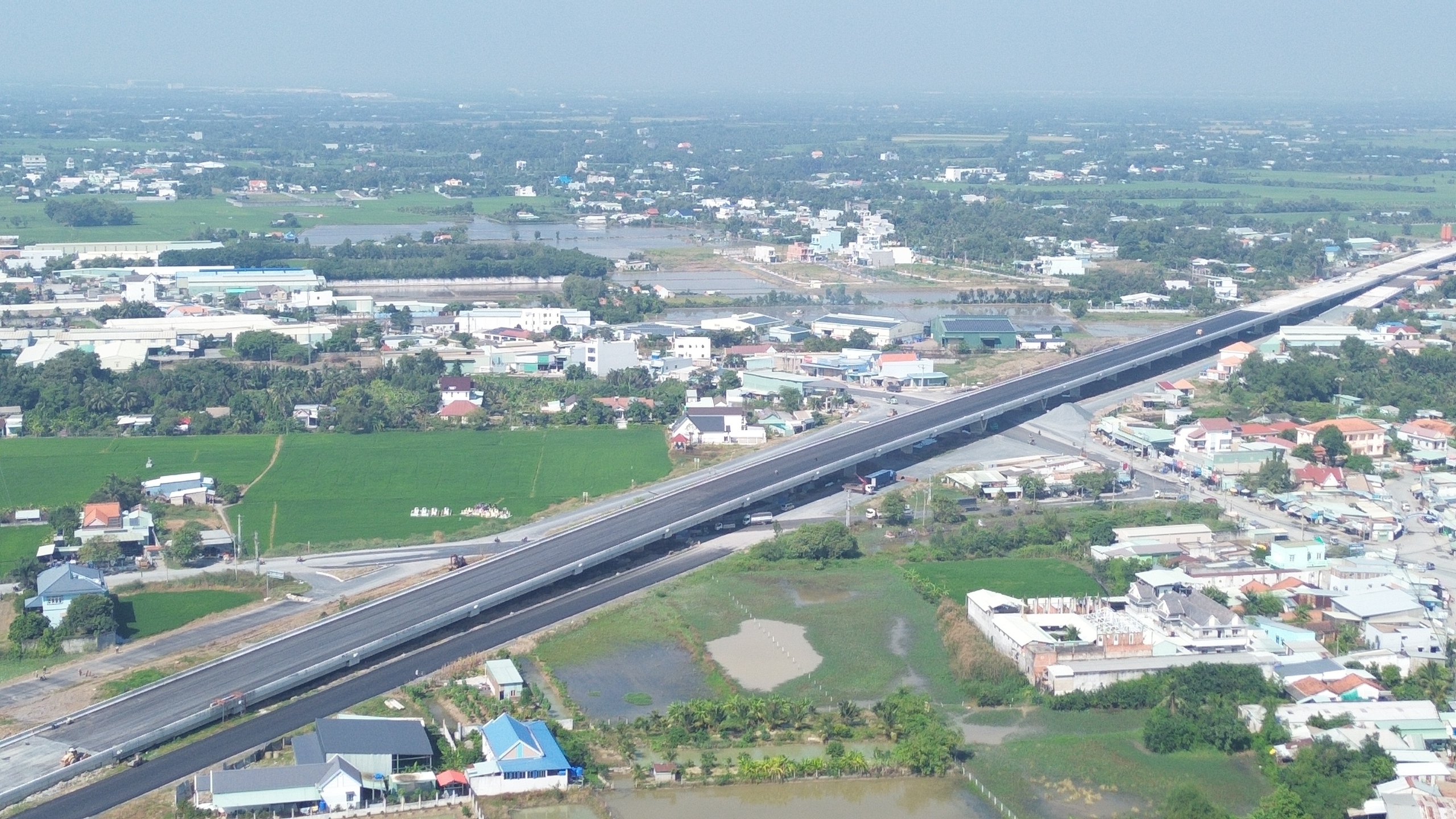 Dự án Vành đai 3 qua Tây Ninh tăng tốc về đích, đã hoàn thành hơn 90% khối lượng- Ảnh 4. Dự án Vành đai 3 qua Tây Ninh tăng tốc về đích, đã hoàn thành hơn 90% khối lượng- Ảnh 4.