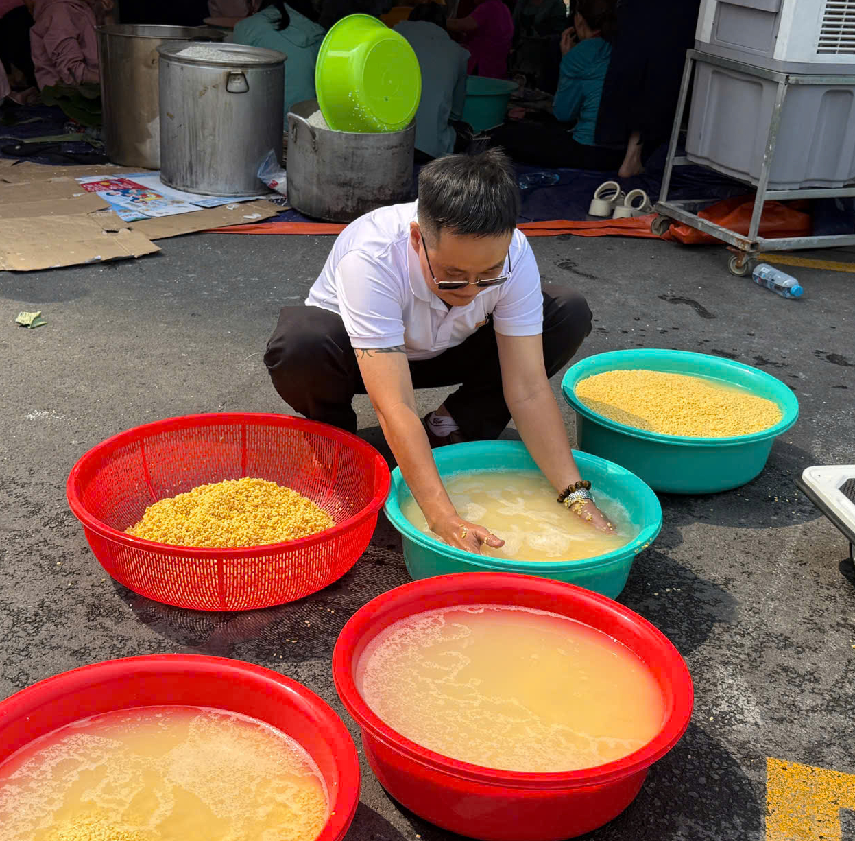 Giữ lửa nồi b&aacute;nh nghĩa t&igrave;nh: Kh&ocirc;ng kh&iacute; đ&oacute;n Tết rộn r&agrave;ng khắp c&aacute;c tỉnh ph&iacute;a Nam- Ảnh 7.