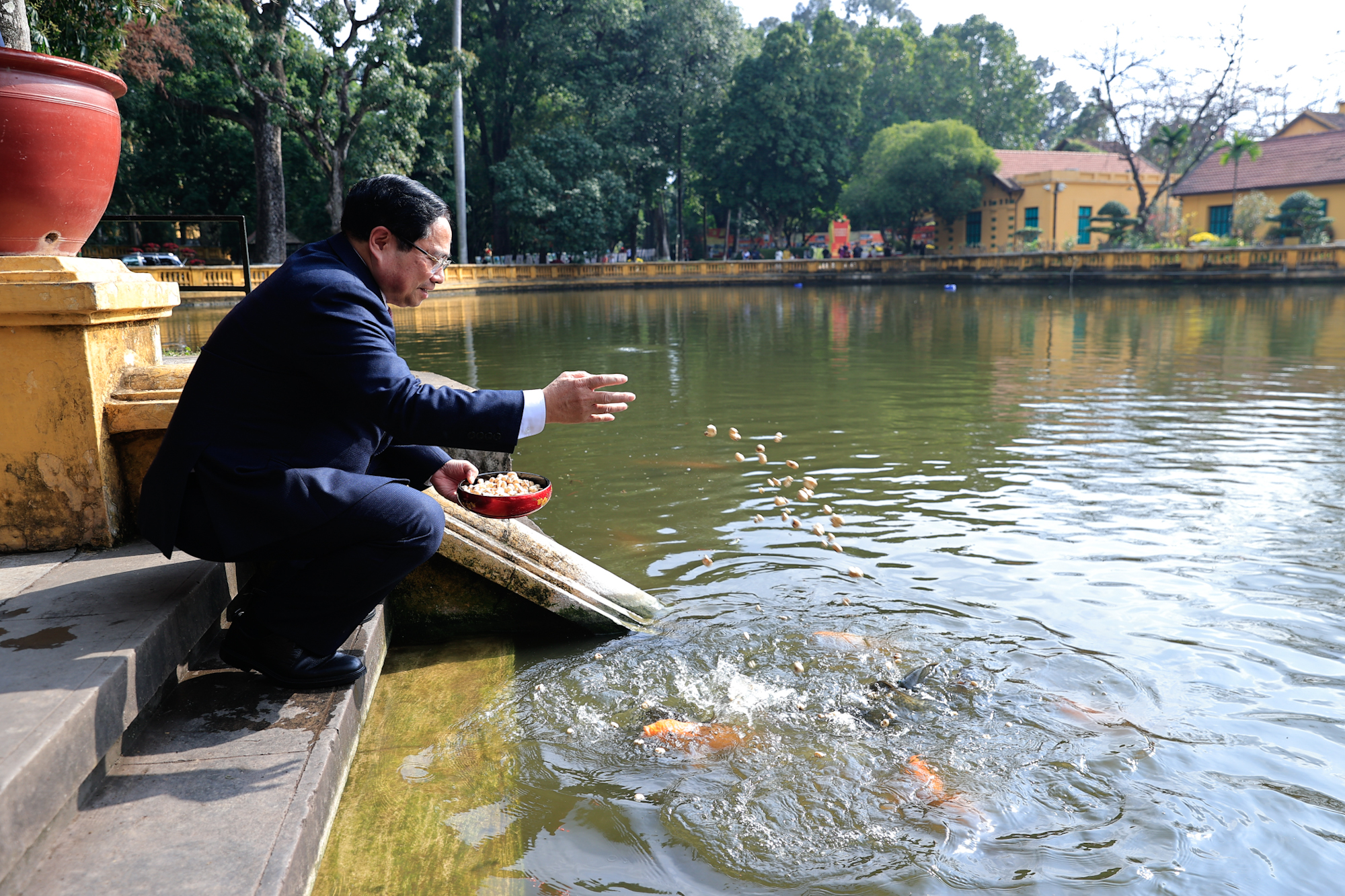 Thủ tướng Phạm Minh Ch&iacute;nh d&acirc;ng hương tưởng nhớ Chủ tịch Hồ Ch&iacute; Minh- Ảnh 3.