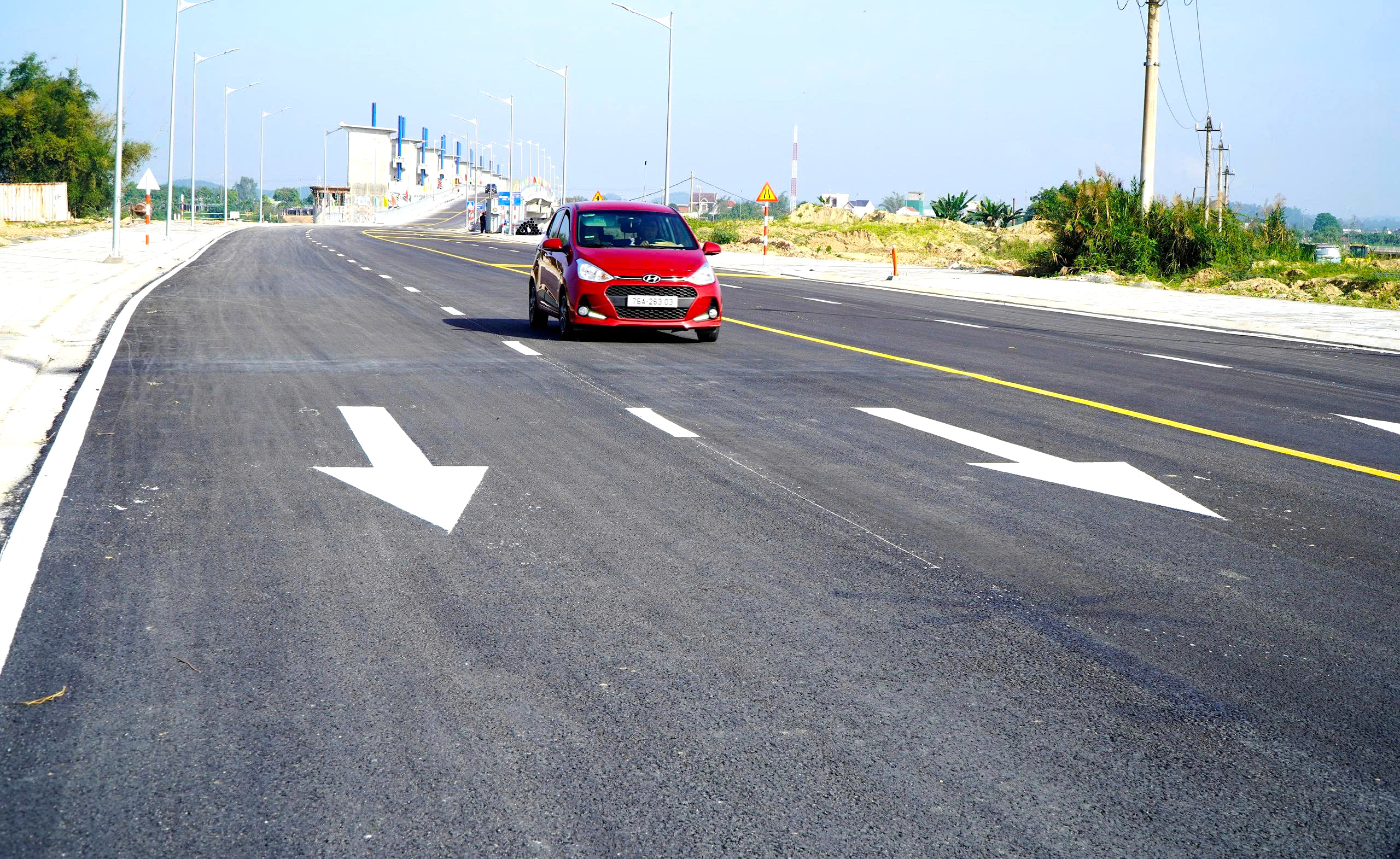 Đập dâng lớn nhất Quảng Ngãi thông xe, người dân phấn khởi đi lại dịp Tết- Ảnh 4. Đập dâng lớn nhất Quảng Ngãi thông xe, người dân phấn khởi đi lại dịp Tết- Ảnh 4.