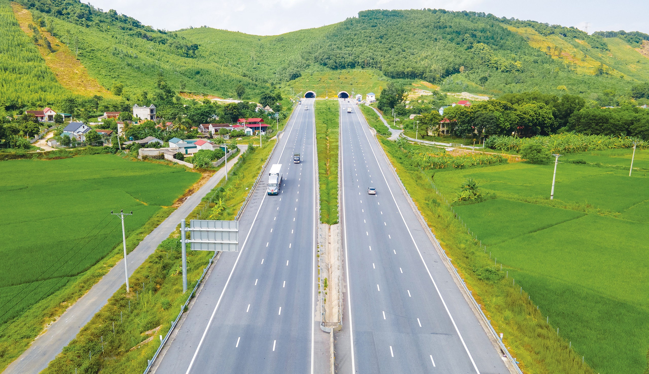 Bộ trưởng Trần Hồng Minh: Đột phá mạnh mẽ kết cấu hạ tầng trong kỷ nguyên mới- Ảnh 3. Bộ trưởng Trần Hồng Minh: Đột phá mạnh mẽ kết cấu hạ tầng trong kỷ nguyên mới- Ảnh 3.