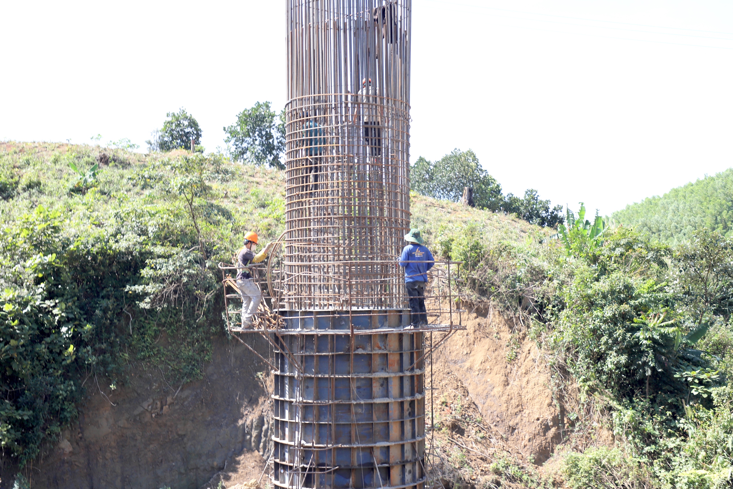 Đ&agrave;o hầm, bắc cầu tr&ecirc;n tuyến cao tốc Kh&aacute;nh H&ograve;a - Bu&ocirc;n Ma Thuột- Ảnh 3.