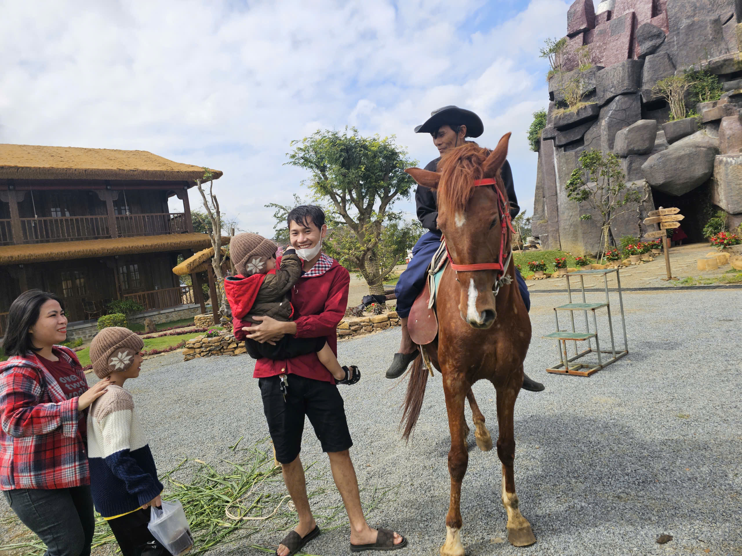 K&yacute; ức v&oacute; ngựa thồ giữa miền trung du- Ảnh 4.