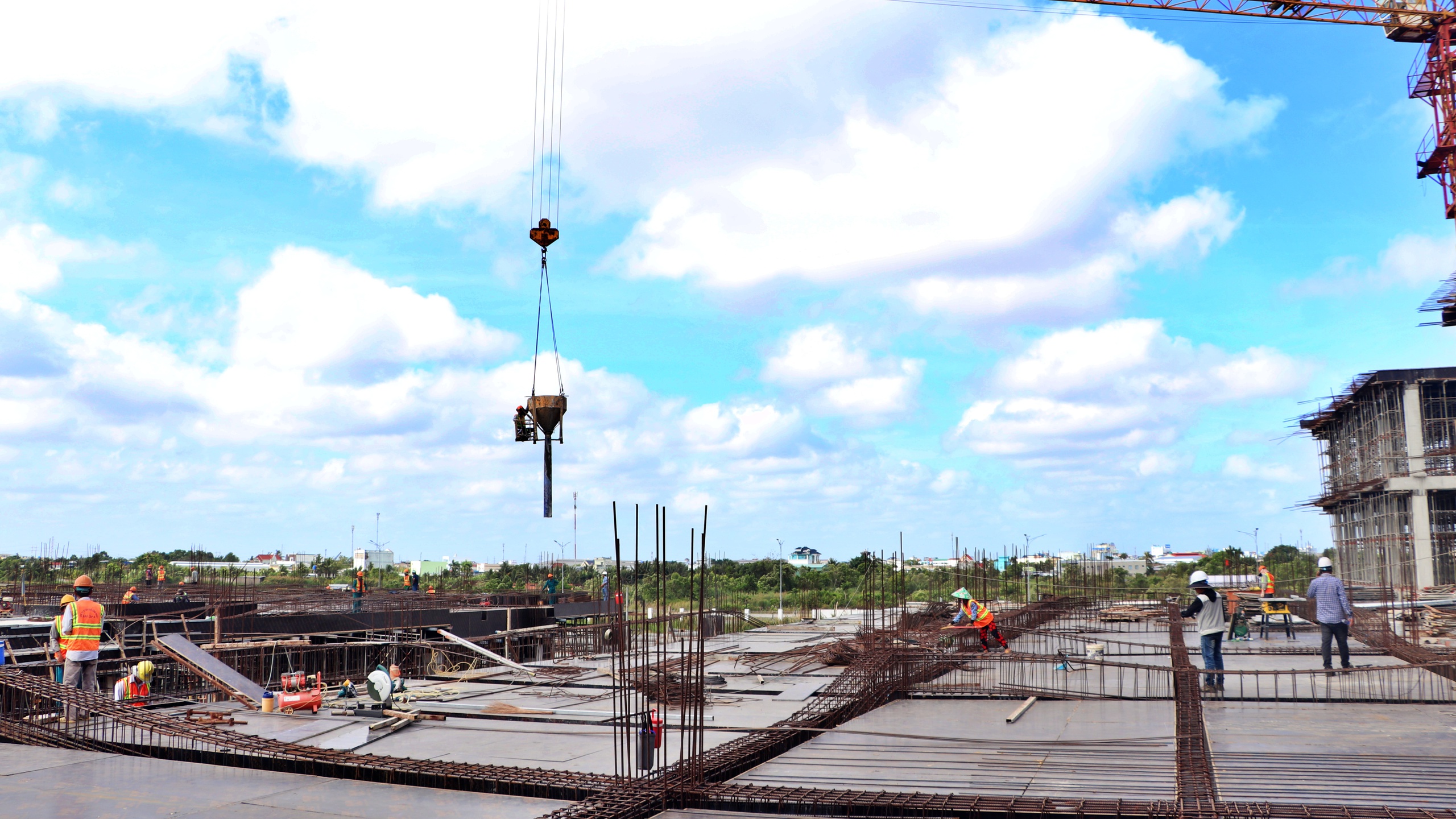 C&ocirc;ng trường thi c&ocirc;ng Bệnh viện Đa khoa C&agrave; Mau 1.200 giường kh&ocirc;ng ngơi nghỉ ng&agrave;y cận Tết- Ảnh 5.