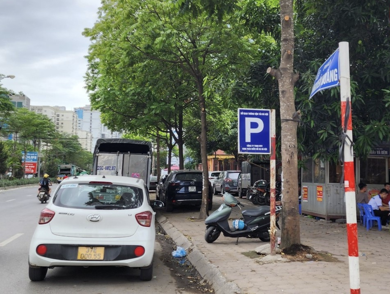 Đi chúc Tết, đỗ xe sao cho lịch sự?- Ảnh 1. Đi chúc Tết, đỗ xe sao cho lịch sự?- Ảnh 1.