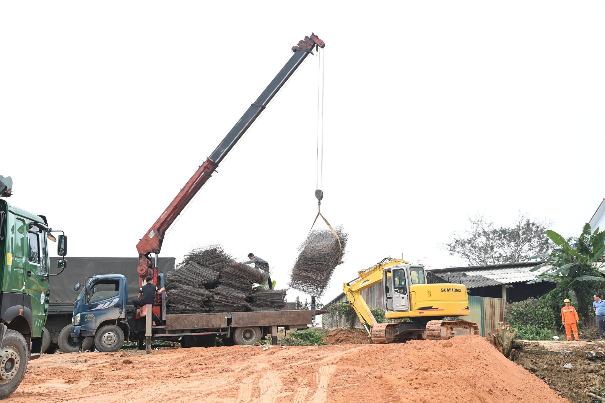 Cận cảnh Lữ đoàn 249 Binh chủng Công binh lắp đặt cầu phao qua sông Lô- Ảnh 3. Cận cảnh Lữ đoàn 249 Binh chủng Công binh lắp đặt cầu phao qua sông Lô- Ảnh 3.