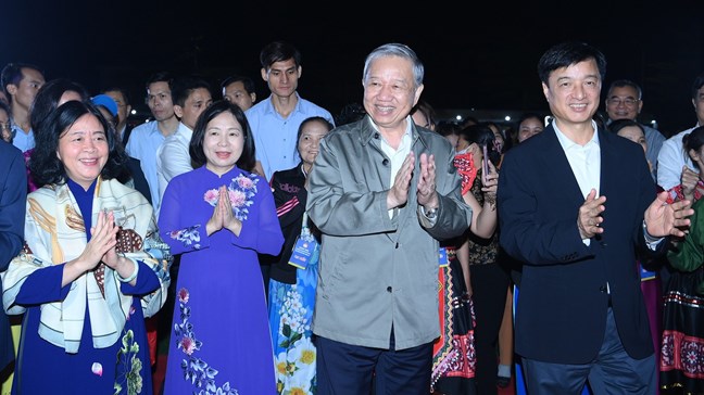 Tiếp tục khẳng định vai trò nòng cốt của Mặt trận trong giai đoạn mới- Ảnh 2. Tiếp tục khẳng định vai trò nòng cốt của Mặt trận trong giai đoạn mới- Ảnh 2.