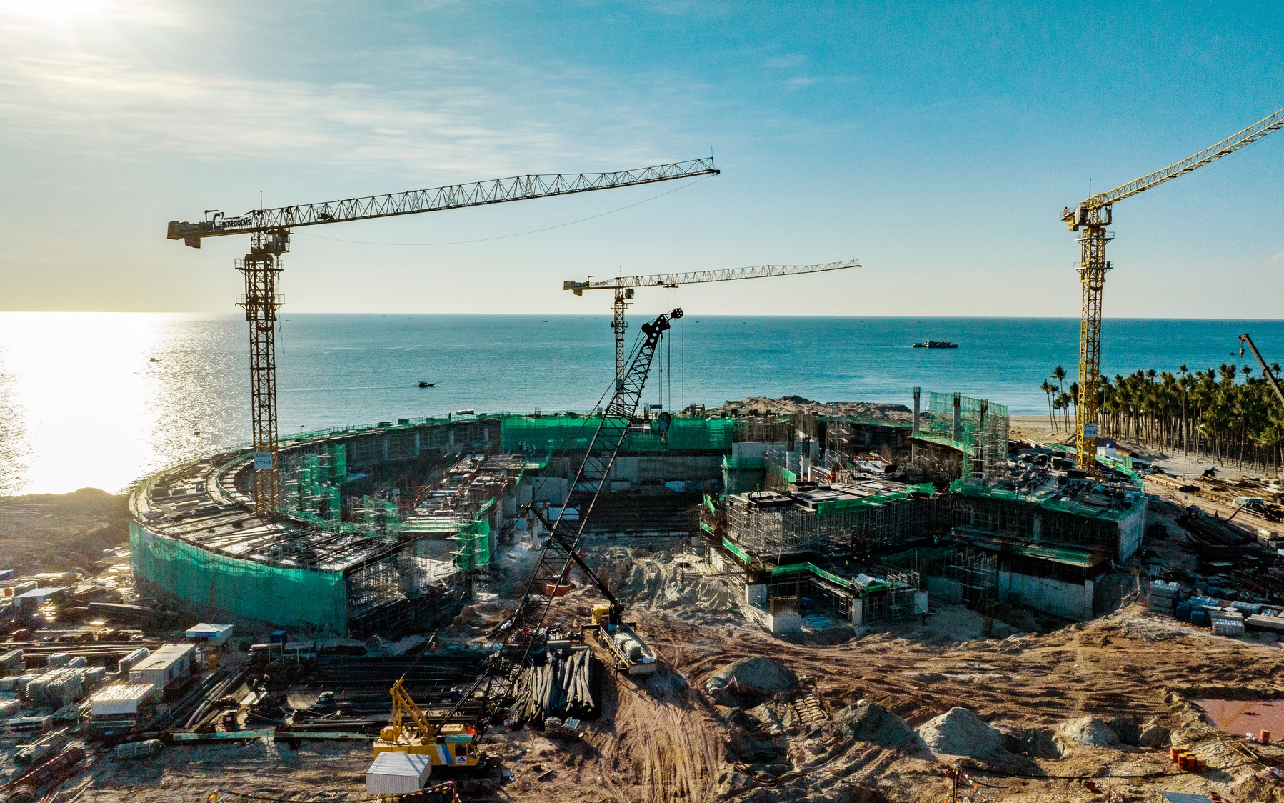 Hơn 6.200 c&ocirc;ng nh&acirc;n, kỹ sư thi c&ocirc;ng xuy&ecirc;n Tết tại c&aacute;c dự &aacute;n APEC ở Ph&uacute; Quốc