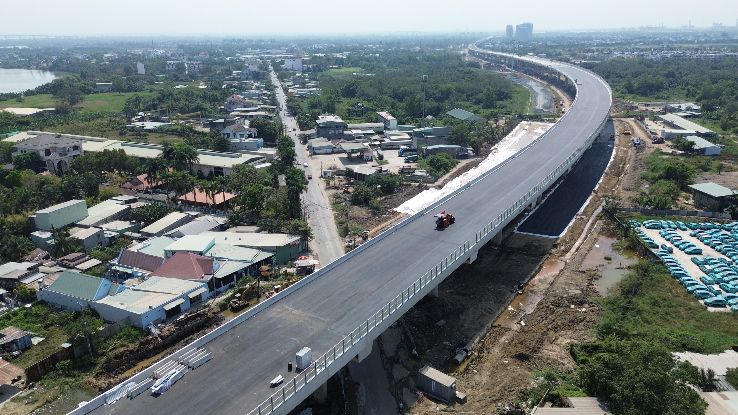C&ocirc;ng nh&acirc;n b&aacute;m trụ c&ocirc;ng trường xuy&ecirc;n Tết, đưa c&aacute;c c&ocirc;ng tr&igrave;nh trọng điểm TP.HCM về đ&iacute;ch- Ảnh 10.