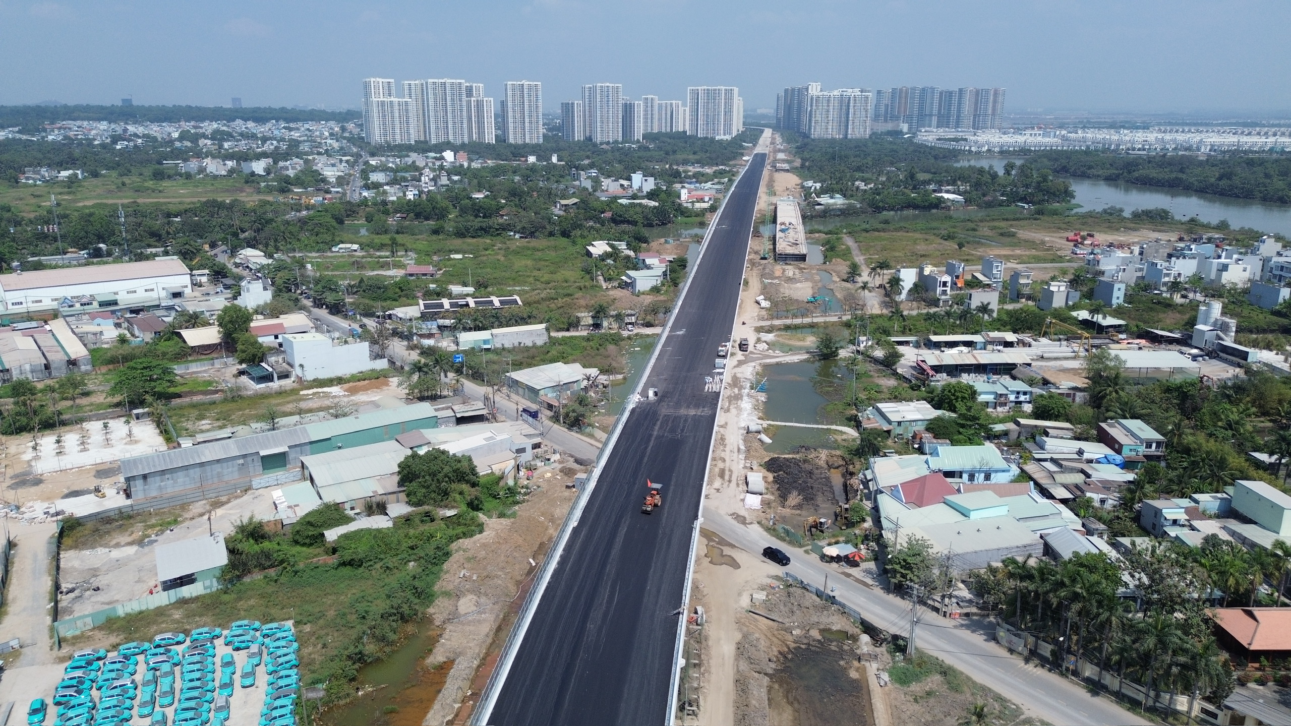 C&ocirc;ng nh&acirc;n b&aacute;m trụ c&ocirc;ng trường xuy&ecirc;n Tết, đưa c&aacute;c c&ocirc;ng tr&igrave;nh trọng điểm TP.HCM về đ&iacute;ch- Ảnh 9.