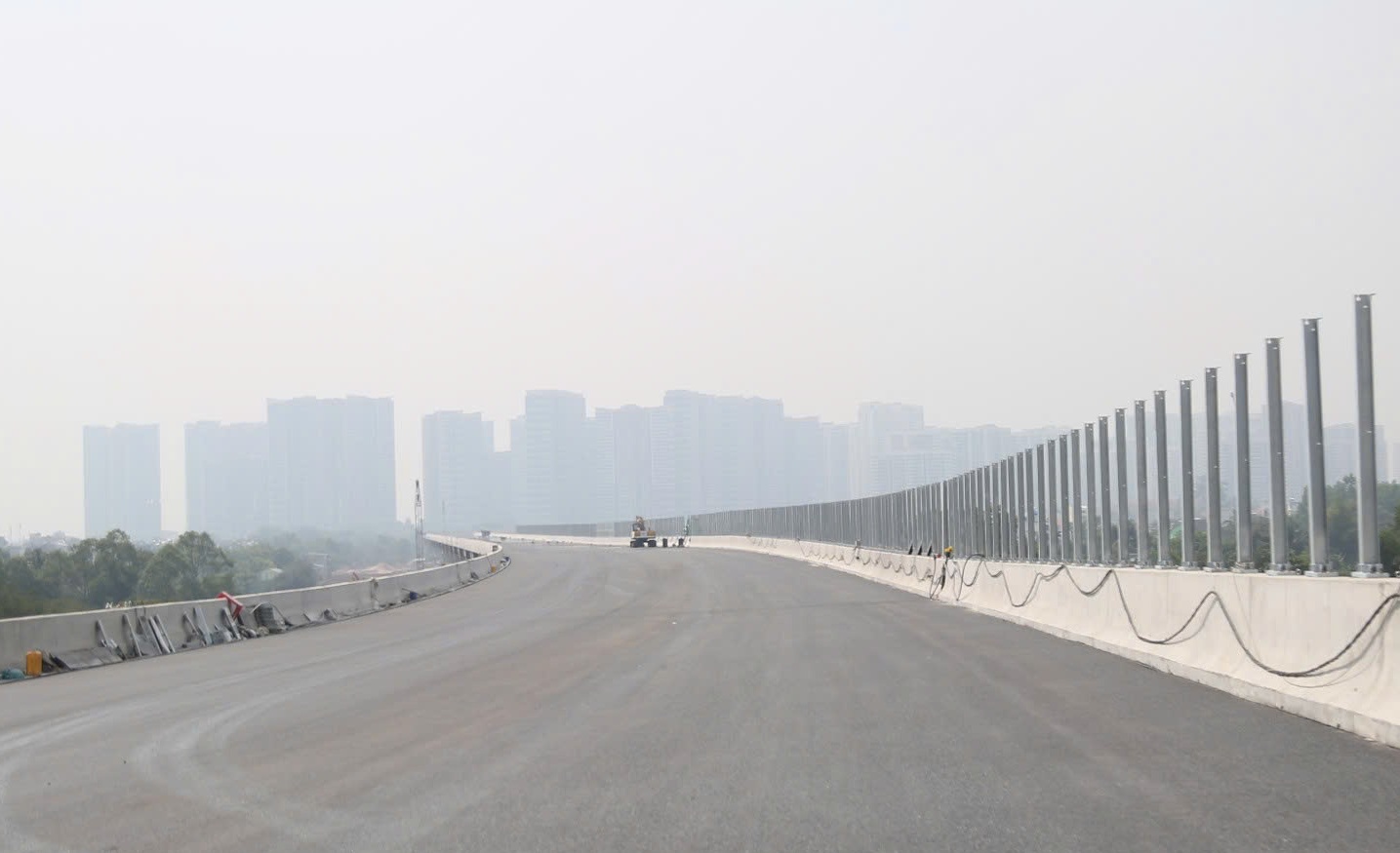 Cận Tết, công nhân bám trụ, thi công đường Vành đai 3 TP.HCM- Ảnh 4. Cận Tết, công nhân bám trụ, thi công đường Vành đai 3 TP.HCM- Ảnh 4.