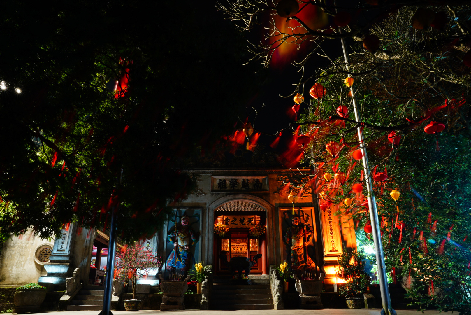 Không khí linh thiêng, tĩnh lặng đêm Giao thừa tại Đền Hùng- Ảnh 5. Không khí linh thiêng, tĩnh lặng đêm Giao thừa tại Đền Hùng- Ảnh 5.