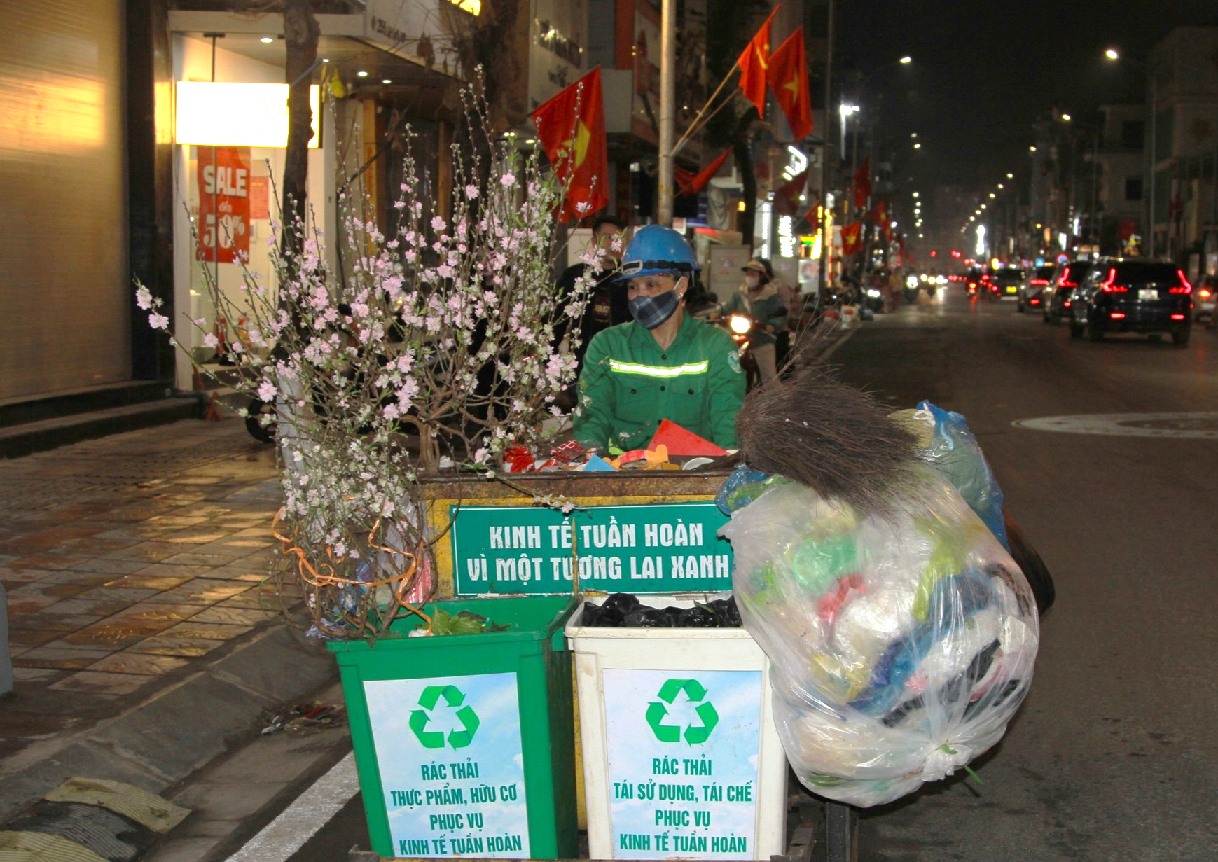 T&acirc;m sự của nữ lao c&ocirc;ng hơn 27 năm đ&oacute;n Giao thừa ngo&agrave;i đường- Ảnh 2.