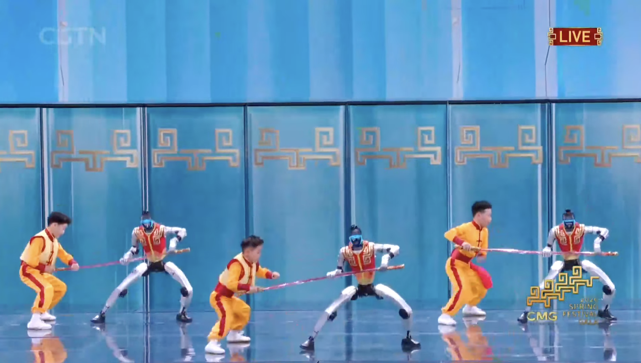 Gala mừng xuân của Trung Quốc đưa robot hình người lên sân khấu múa võ, diễn hài- Ảnh 1. Gala mừng xuân của Trung Quốc đưa robot hình người lên sân khấu múa võ, diễn hài- Ảnh 1.