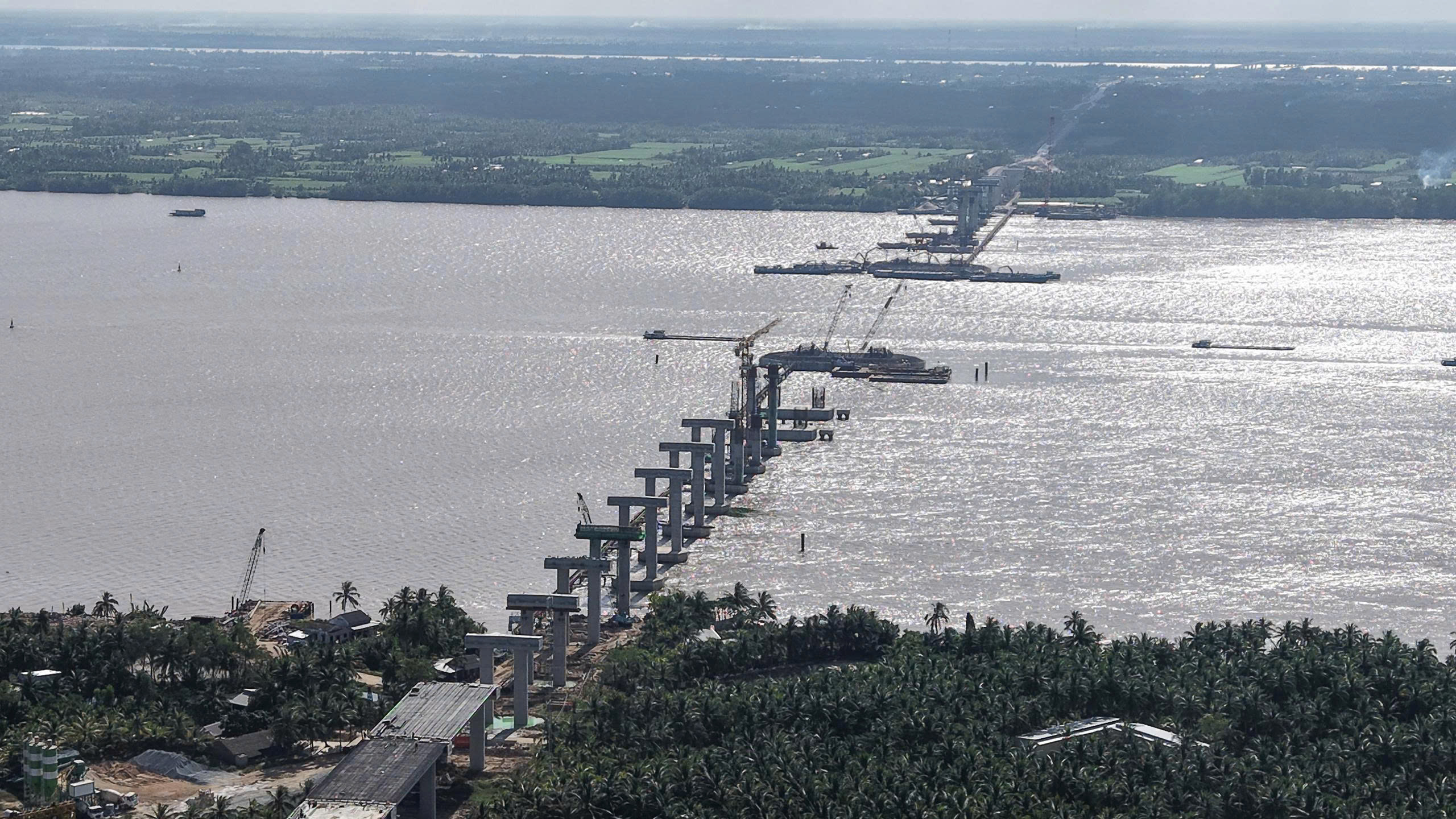 Dự án cầu Đại Ngãi đạt tiến độ hơn 65%, giải ngân vượt kế hoạch- Ảnh 1. Dự án cầu Đại Ngãi đạt tiến độ hơn 65%, giải ngân vượt kế hoạch- Ảnh 1.