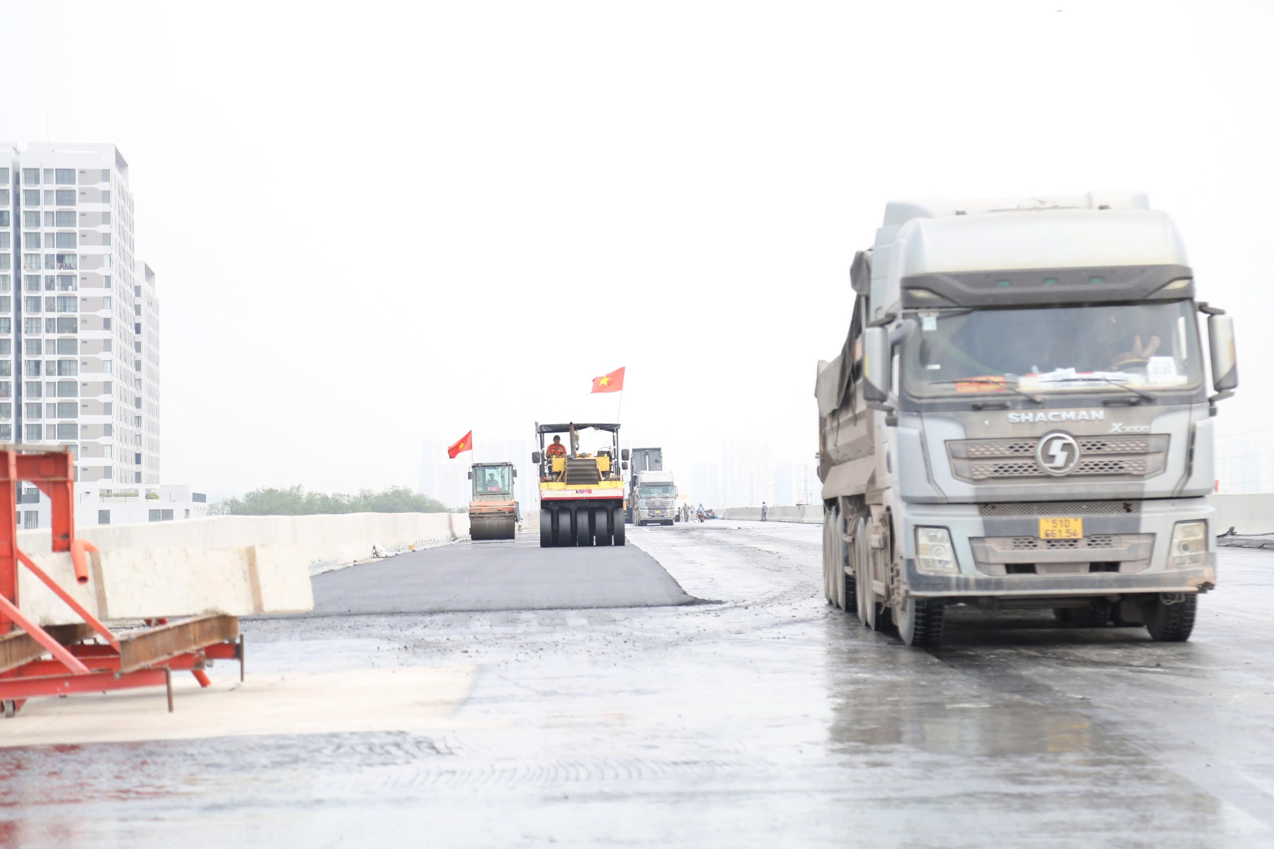 Cận Tết, công nhân bám trụ, thi công đường Vành đai 3 TP.HCM- Ảnh 5. Cận Tết, công nhân bám trụ, thi công đường Vành đai 3 TP.HCM- Ảnh 5.