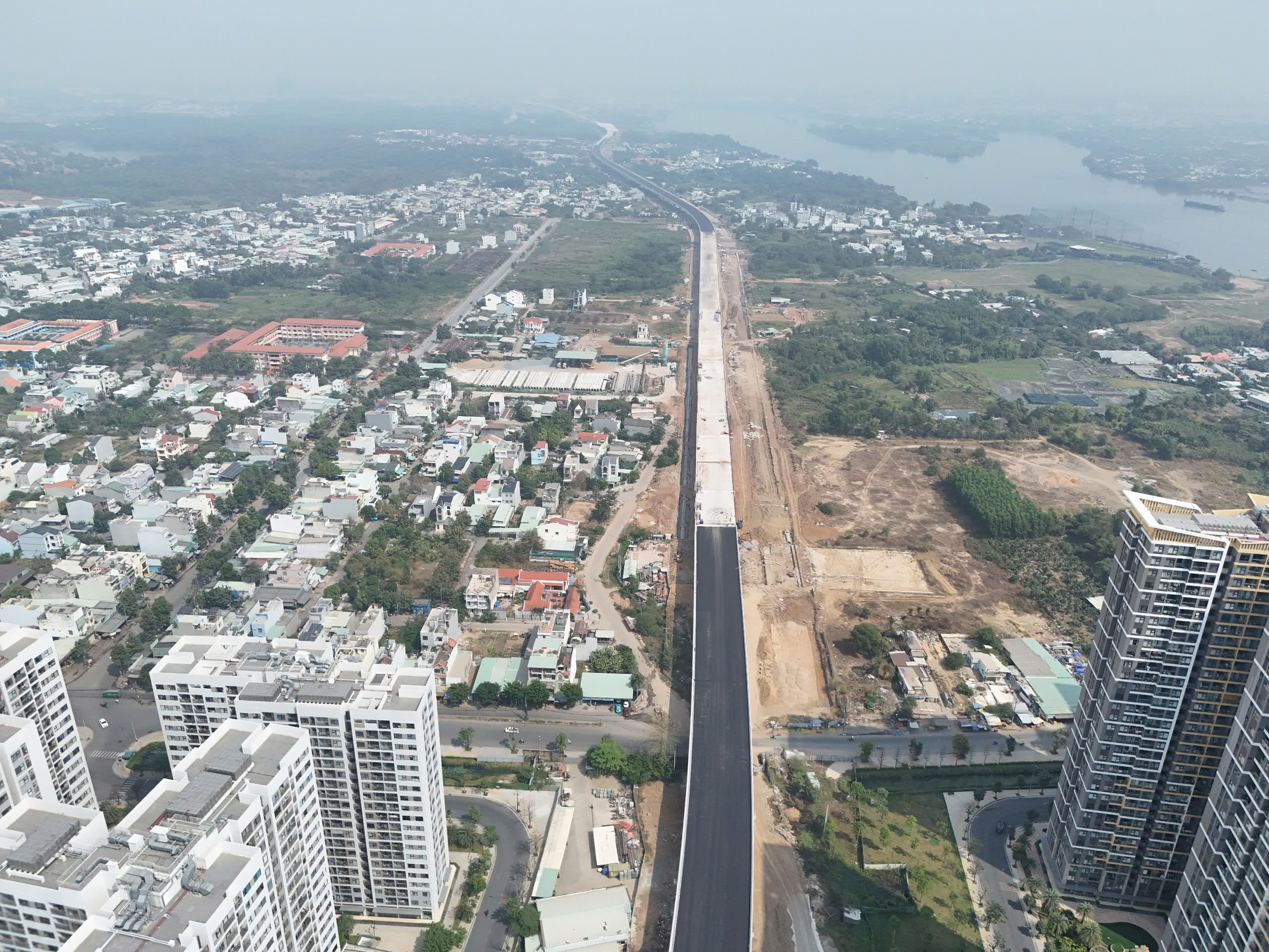 Cận Tết, công nhân bám trụ, thi công đường Vành đai 3 TP.HCM- Ảnh 9. Cận Tết, công nhân bám trụ, thi công đường Vành đai 3 TP.HCM- Ảnh 9.