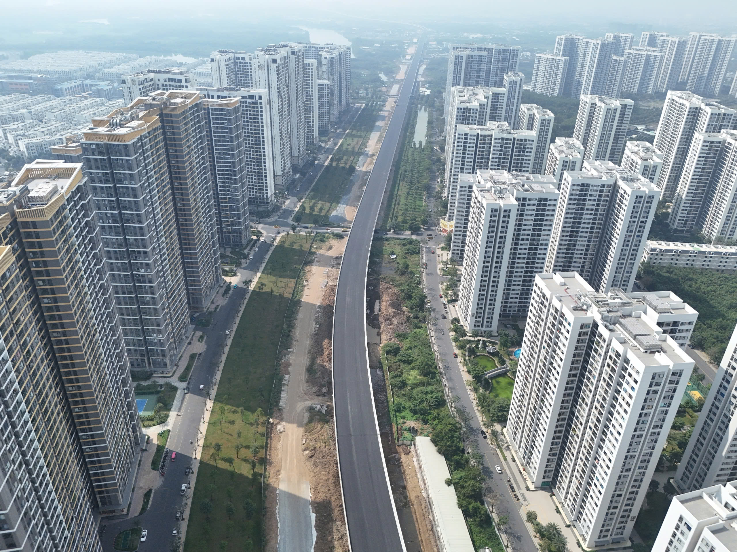 Cận Tết, công nhân bám trụ, thi công đường Vành đai 3 TP.HCM- Ảnh 3. Cận Tết, công nhân bám trụ, thi công đường Vành đai 3 TP.HCM- Ảnh 3.