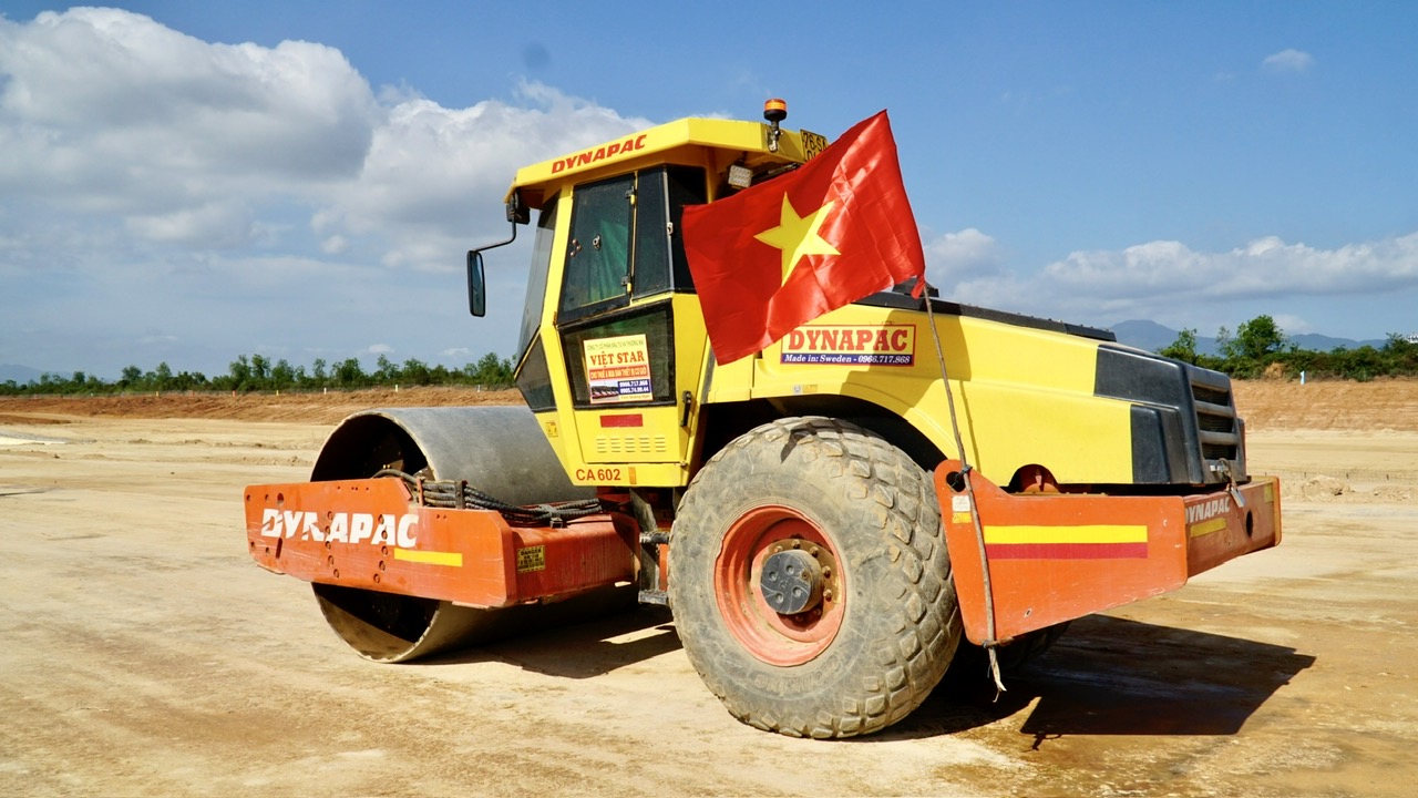 Tết tr&ecirc;n c&ocirc;ng trường đường cất, hạ c&aacute;nh số 2, Cảng h&agrave;ng kh&ocirc;ng Ph&ugrave; C&aacute;t- Ảnh 10.