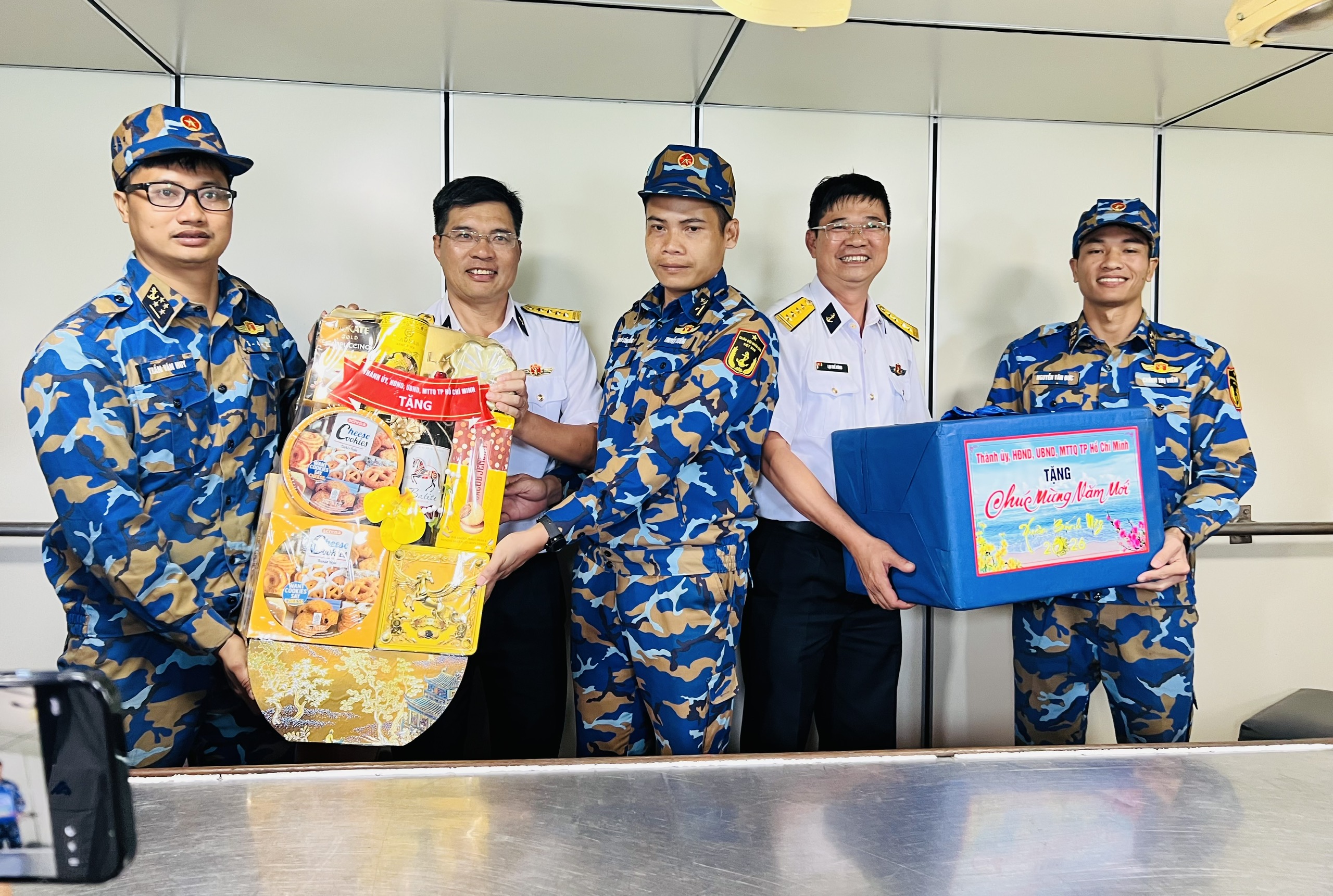 Tết giữa biển trời: Khi m&ugrave;a xu&acirc;n neo lại nh&agrave; gi&agrave;n DK1- Ảnh 6.