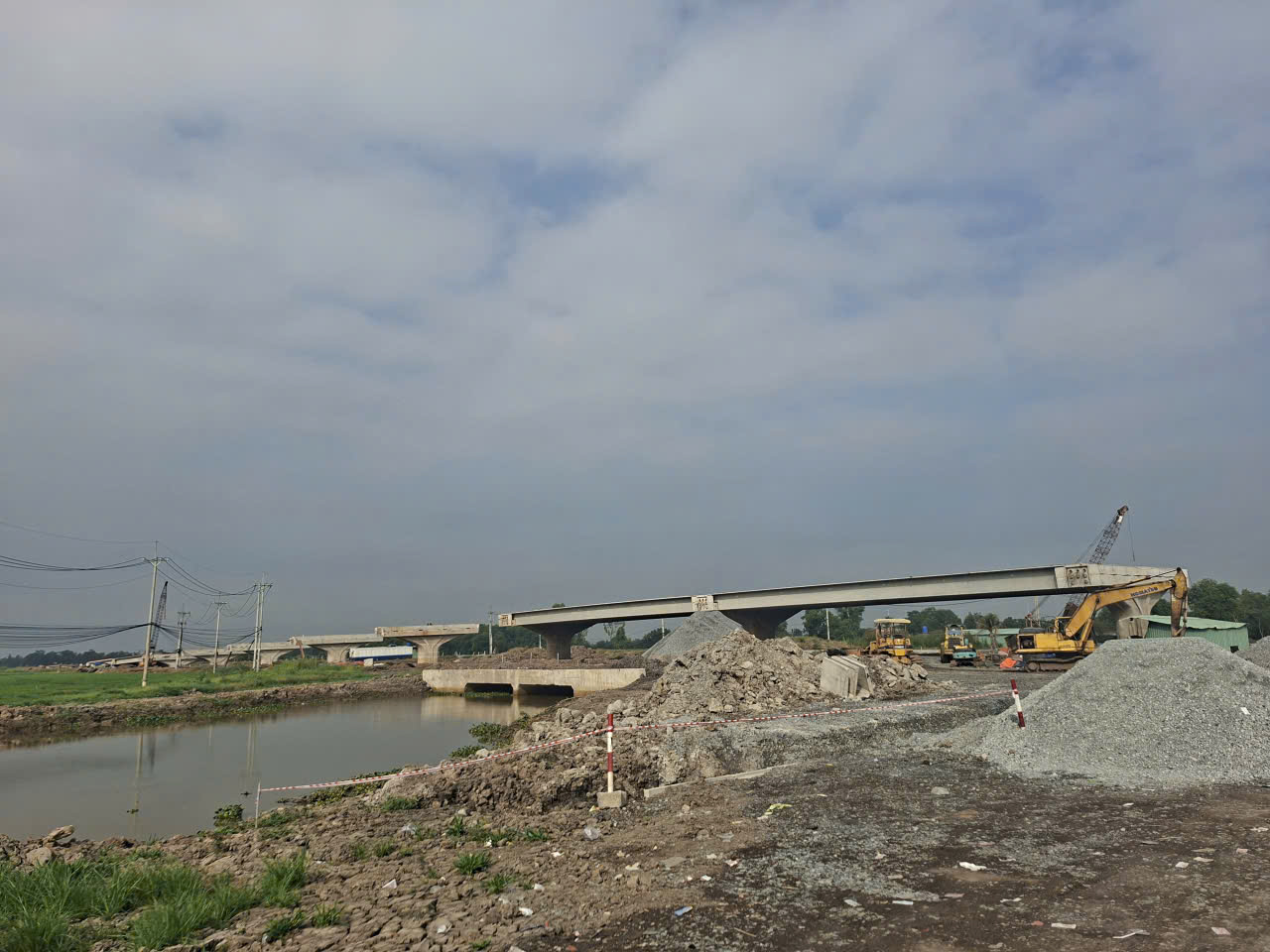 Cận Tết, công nhân bám trụ, thi công đường Vành đai 3 TP.HCM- Ảnh 7. Cận Tết, công nhân bám trụ, thi công đường Vành đai 3 TP.HCM- Ảnh 7.