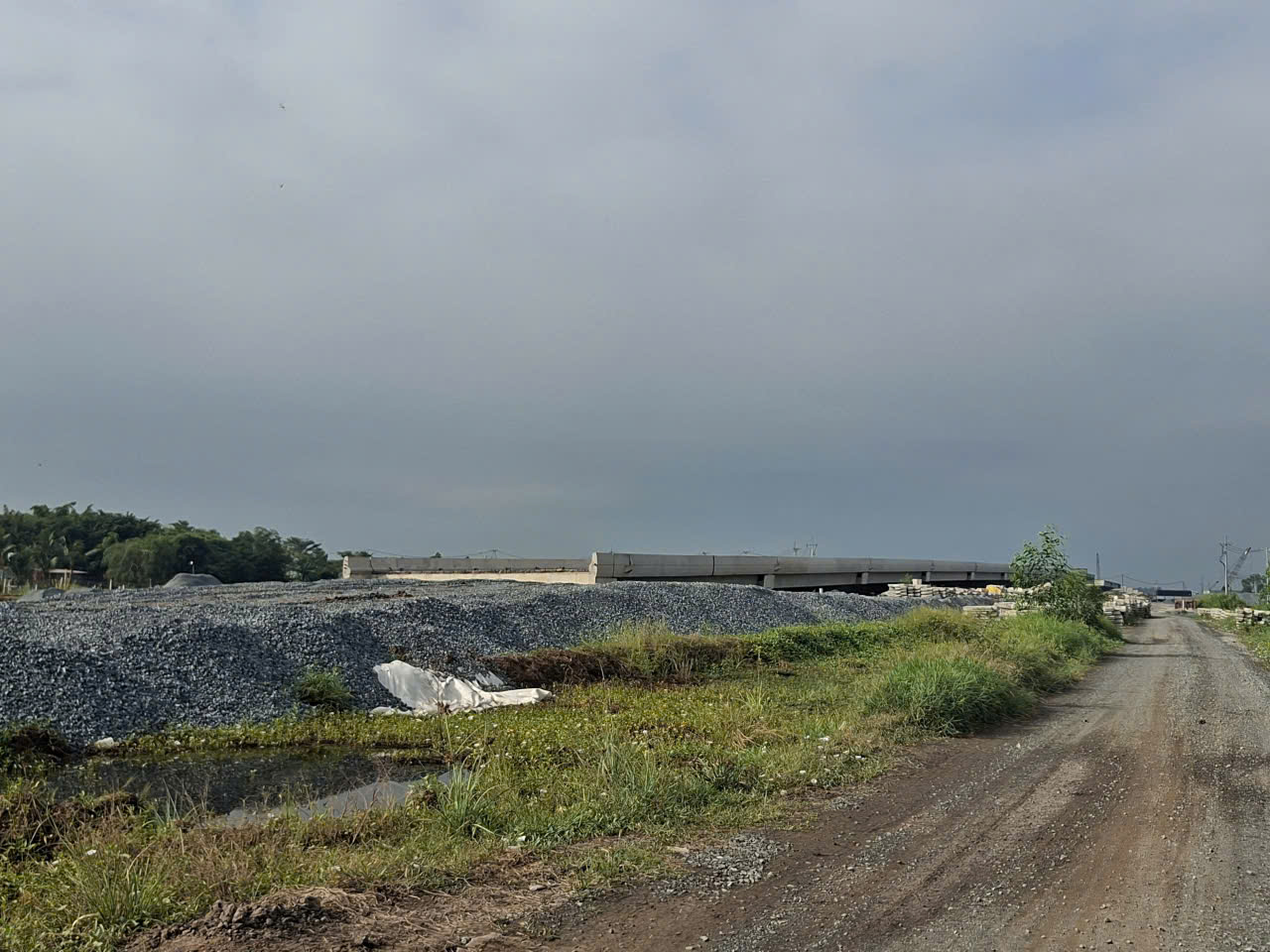 Cận Tết, công nhân bám trụ, thi công đường Vành đai 3 TP.HCM- Ảnh 8. Cận Tết, công nhân bám trụ, thi công đường Vành đai 3 TP.HCM- Ảnh 8.