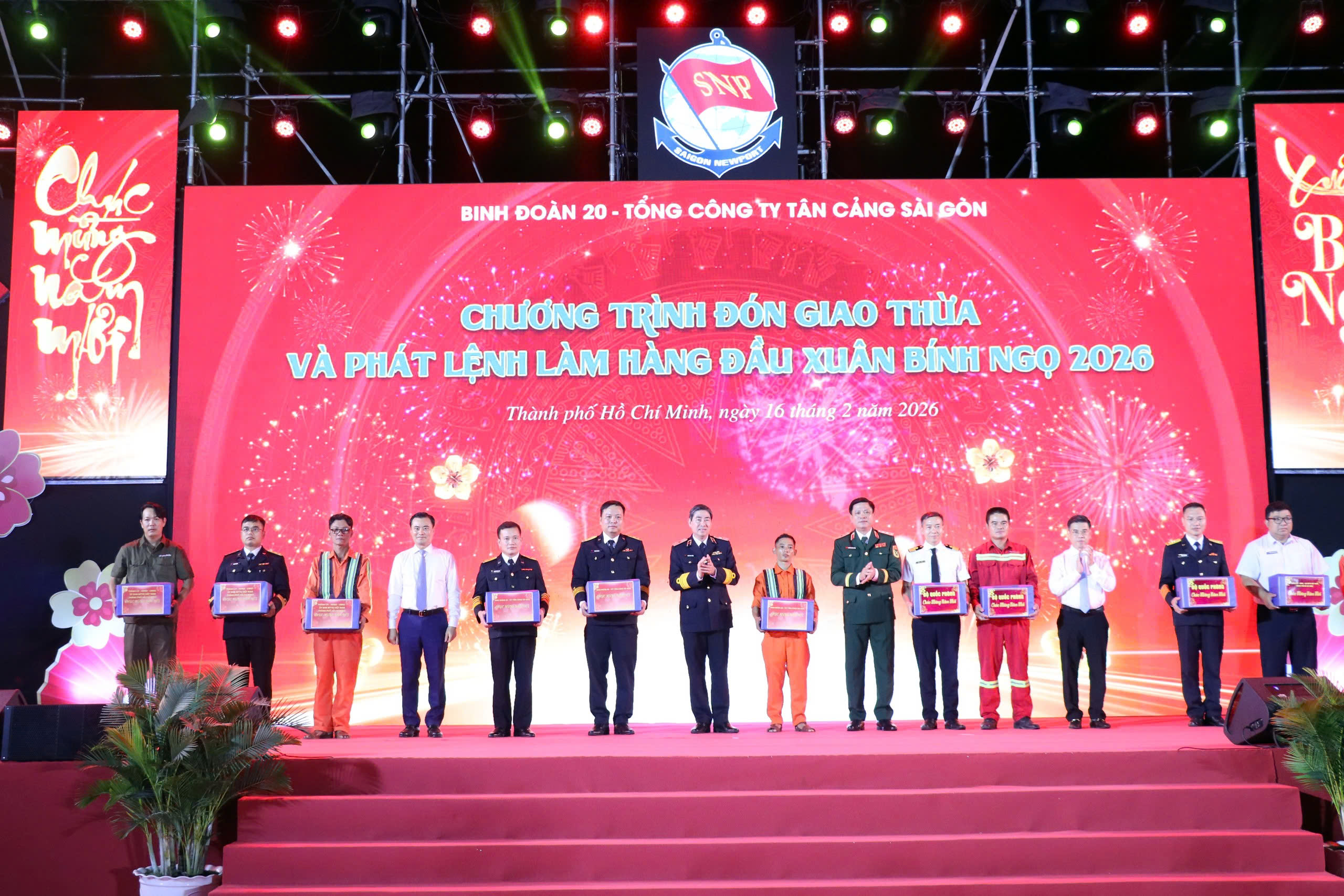 Đêm giao thừa, Tân Cảng Cát Lái đón 7 chuyến tàu xếp dỡ gần 11.200 TEU hàng hóa- Ảnh 4. Đêm giao thừa, Tân Cảng Cát Lái đón 7 chuyến tàu xếp dỡ gần 11.200 TEU hàng hóa- Ảnh 4.