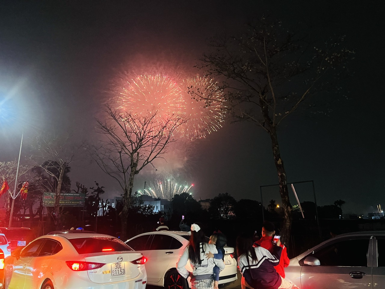 Người d&acirc;n Thủ đ&ocirc; h&aacute;o hức đ&oacute;n Giao thừa B&iacute;nh Ngọ 2026- Ảnh 13.