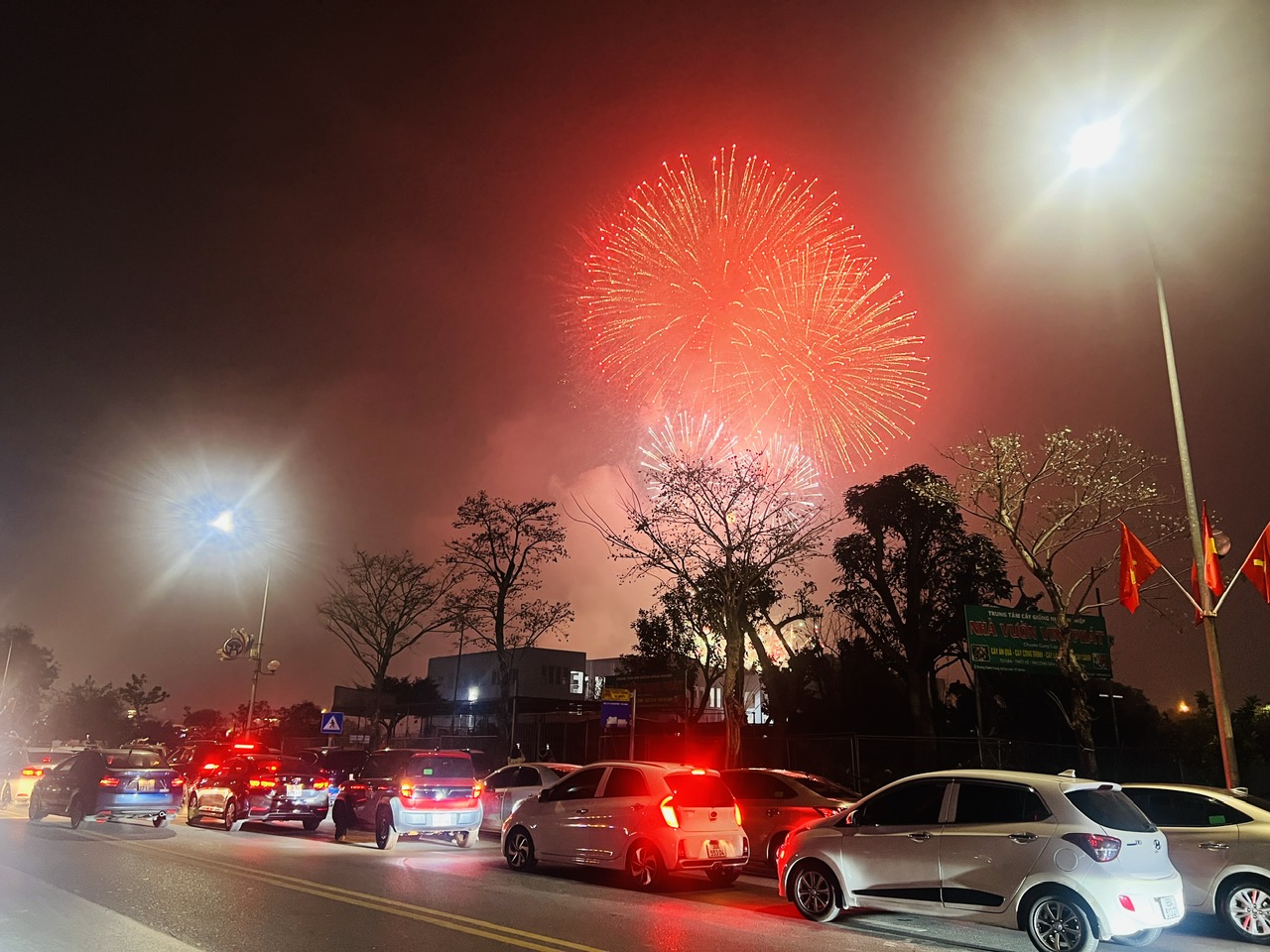 Người d&acirc;n Thủ đ&ocirc; h&aacute;o hức đ&oacute;n Giao thừa B&iacute;nh Ngọ 2026- Ảnh 11.