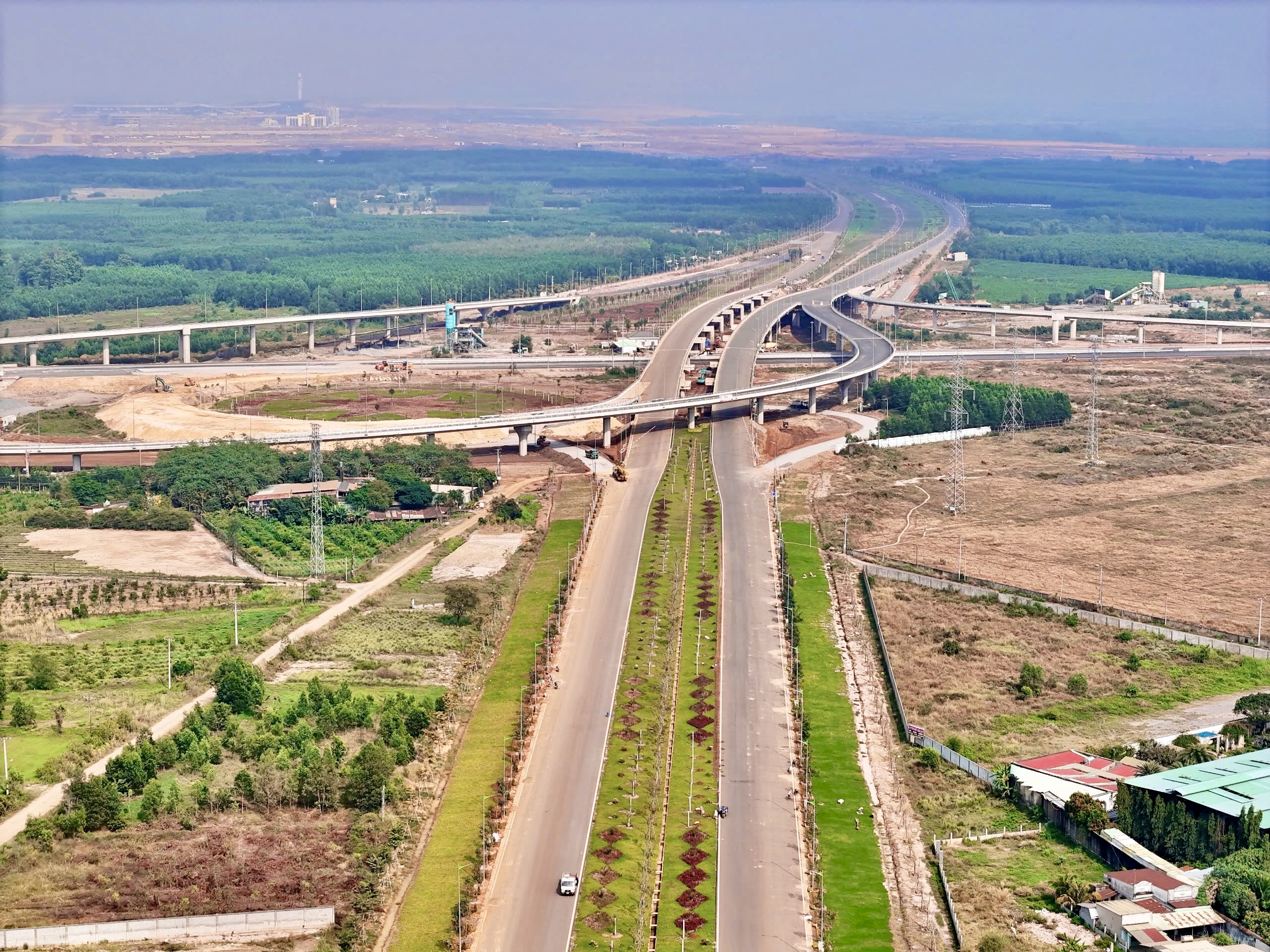 S&acirc;n bay Long Th&agrave;nh v&agrave; mạng lưới cao tốc: Đ&ograve;n bẩy đưa Đồng Nai th&agrave;nh cực tăng trưởng- Ảnh 6.