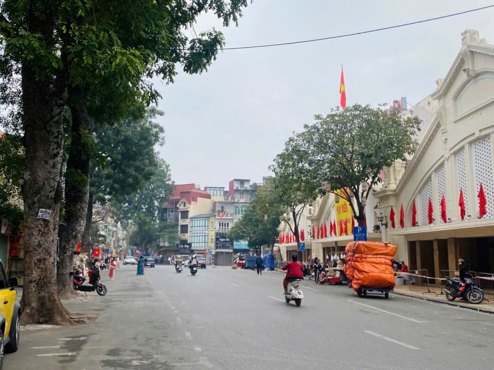 H&agrave; Nội vắng vẻ, b&igrave;nh y&ecirc;n s&aacute;ng m&ugrave;ng 1 Tết B&iacute;nh Ngọ- Ảnh 14.