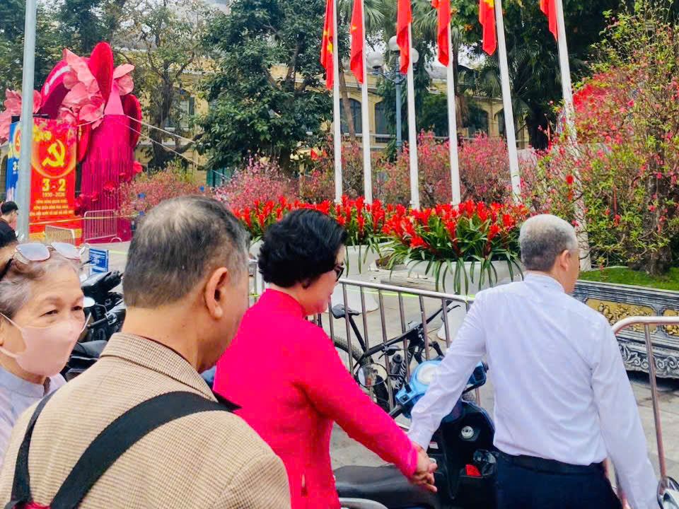 H&agrave; Nội vắng vẻ, b&igrave;nh y&ecirc;n s&aacute;ng m&ugrave;ng 1 Tết B&iacute;nh Ngọ- Ảnh 12.