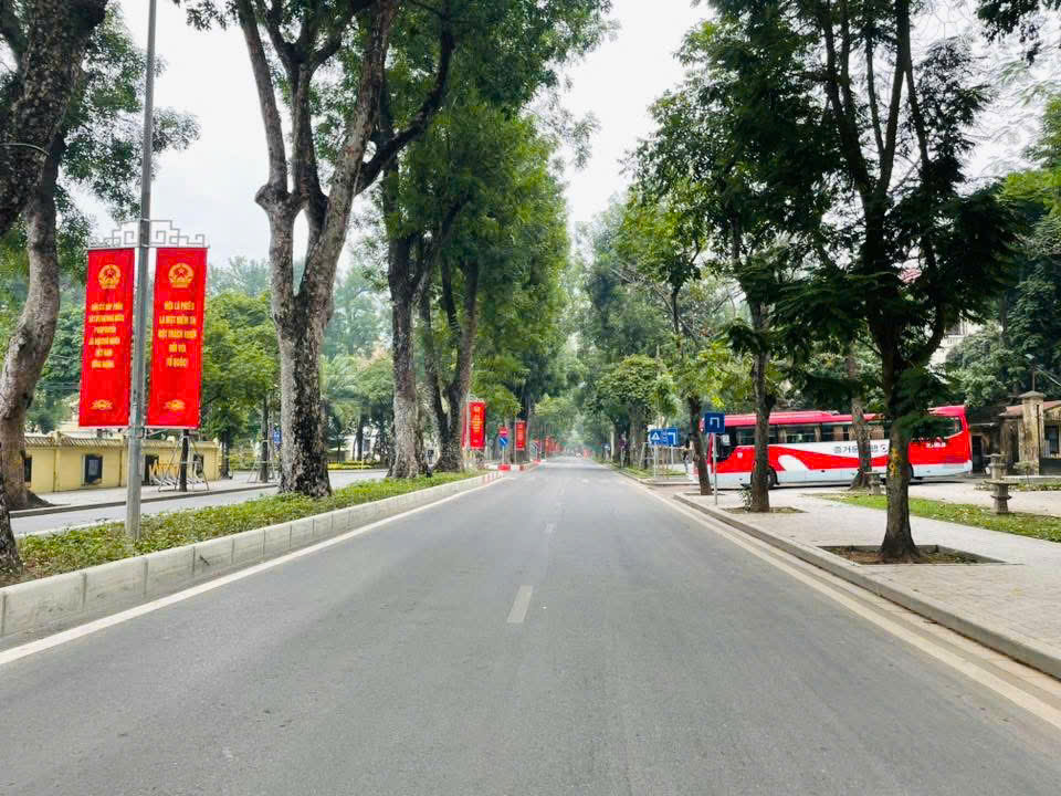 H&agrave; Nội vắng vẻ, b&igrave;nh y&ecirc;n s&aacute;ng m&ugrave;ng 1 Tết B&iacute;nh Ngọ- Ảnh 4.