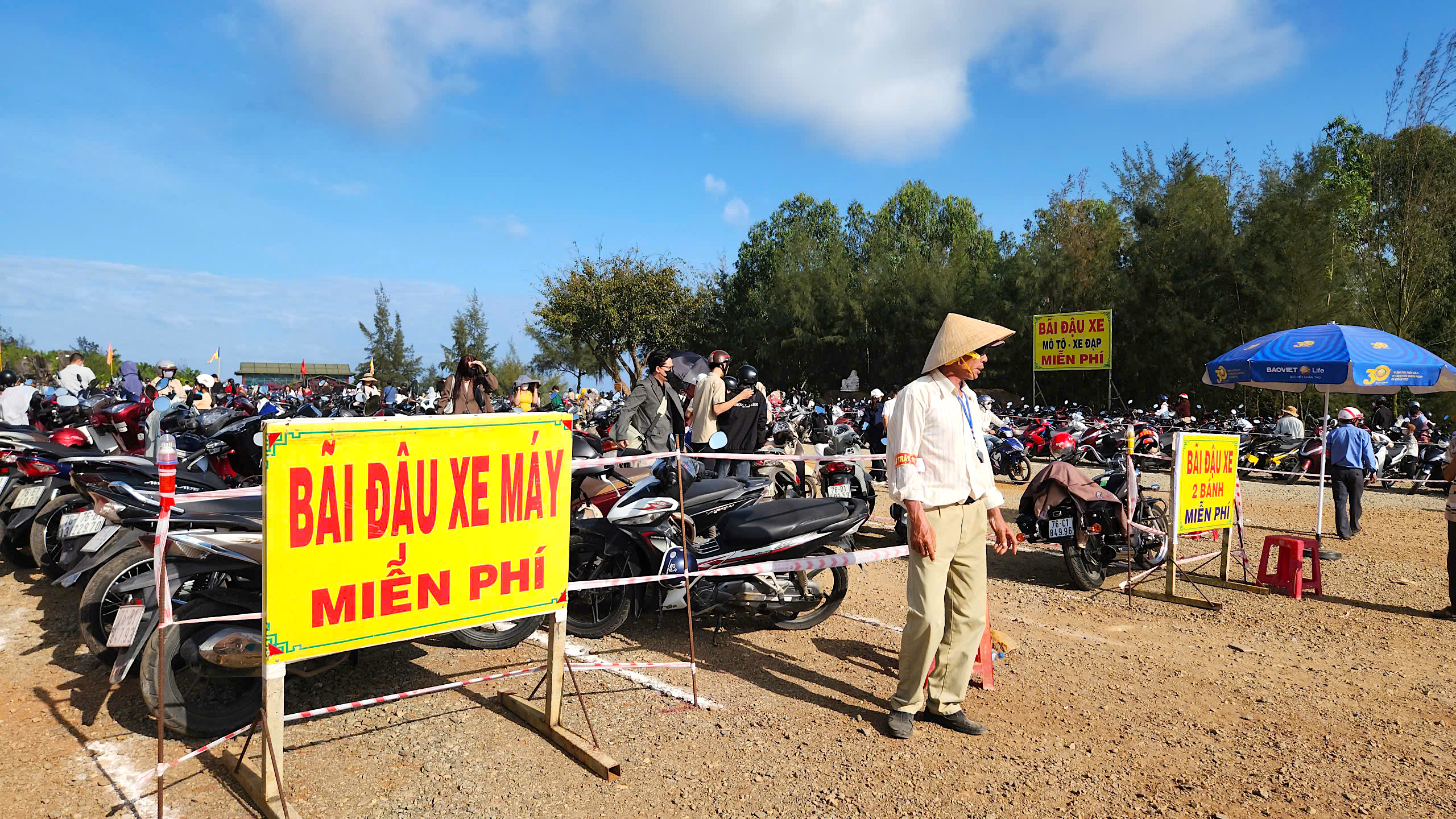 Du kh&aacute;ch đổ về Quảng Ng&atilde;i chi&ecirc;m b&aacute;i ng&ocirc;i ch&ugrave;a c&oacute; tượng Phật cao nhất Đ&ocirc;ng Nam &Aacute;- Ảnh 12.