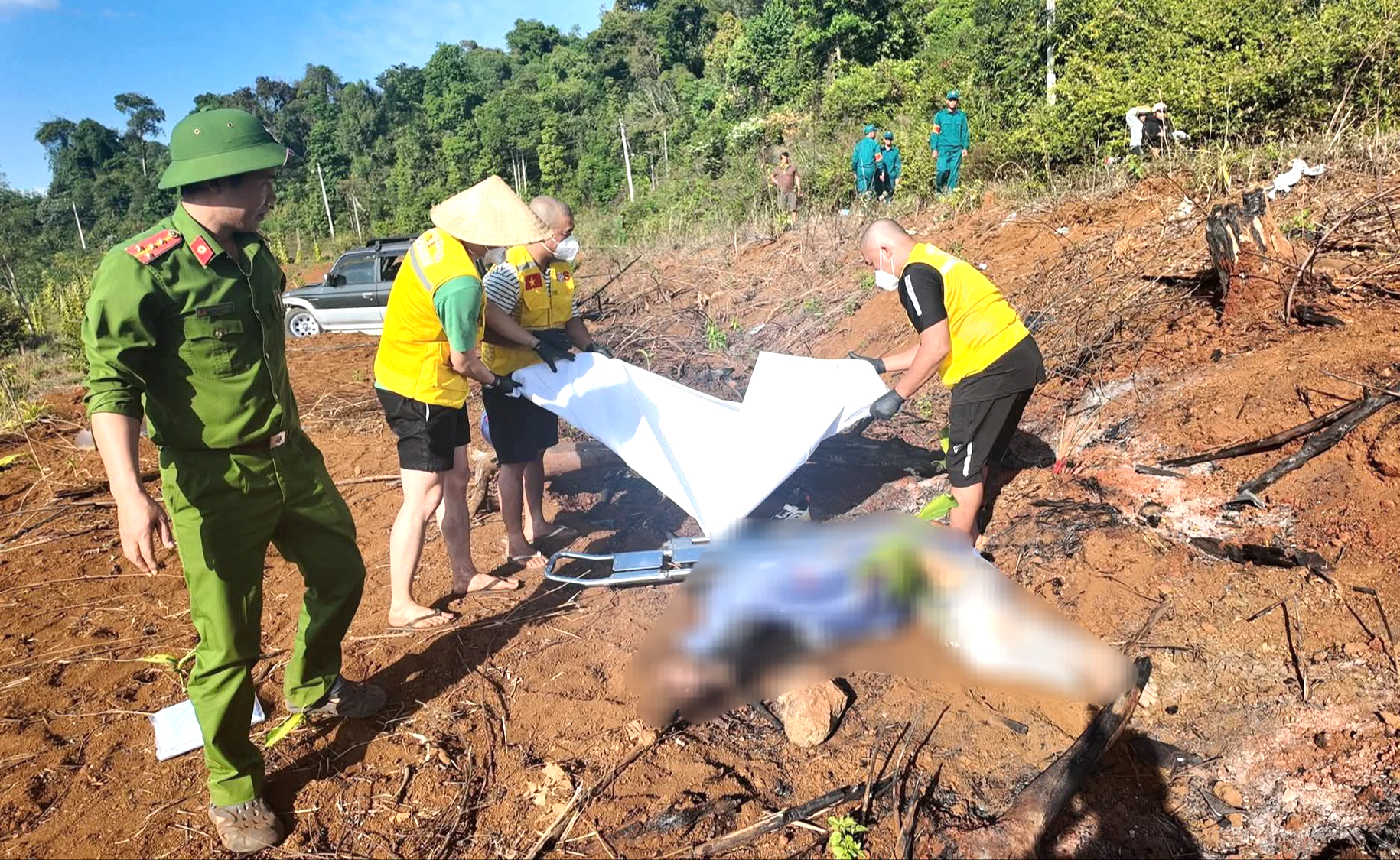 Tai nạn tr&ecirc;n QL28 qua L&acirc;m Đồng: Ba người trong một gia đ&igrave;nh tử vong- Ảnh 1.