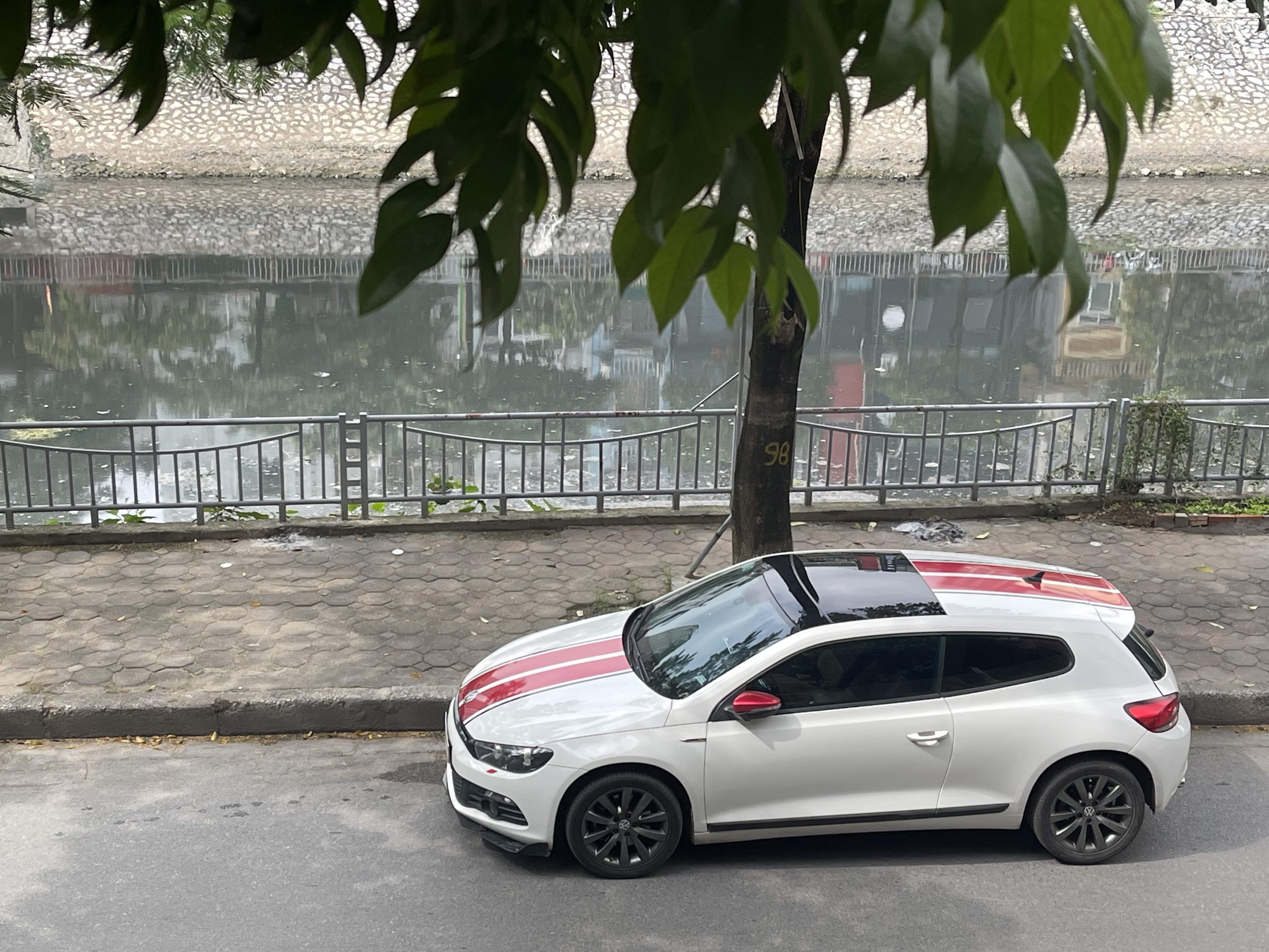 Trang trí xe ngày Tết: Đẹp hay rườm rà?- Ảnh 2.