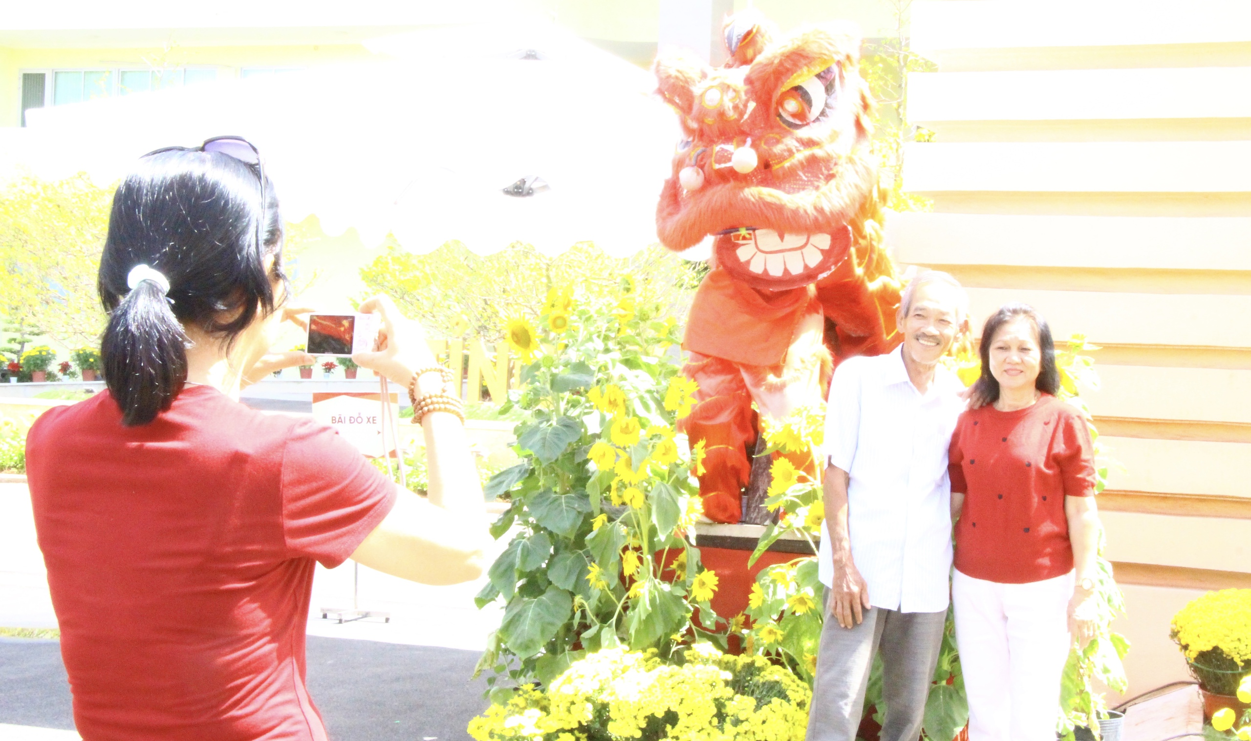 Người dân xếp hàng dâng hương nhà thờ Bác Hồ tại Tỉnh ủy Đồng Nai- Ảnh 8. Người dân xếp hàng dâng hương nhà thờ Bác Hồ tại Tỉnh ủy Đồng Nai- Ảnh 8.