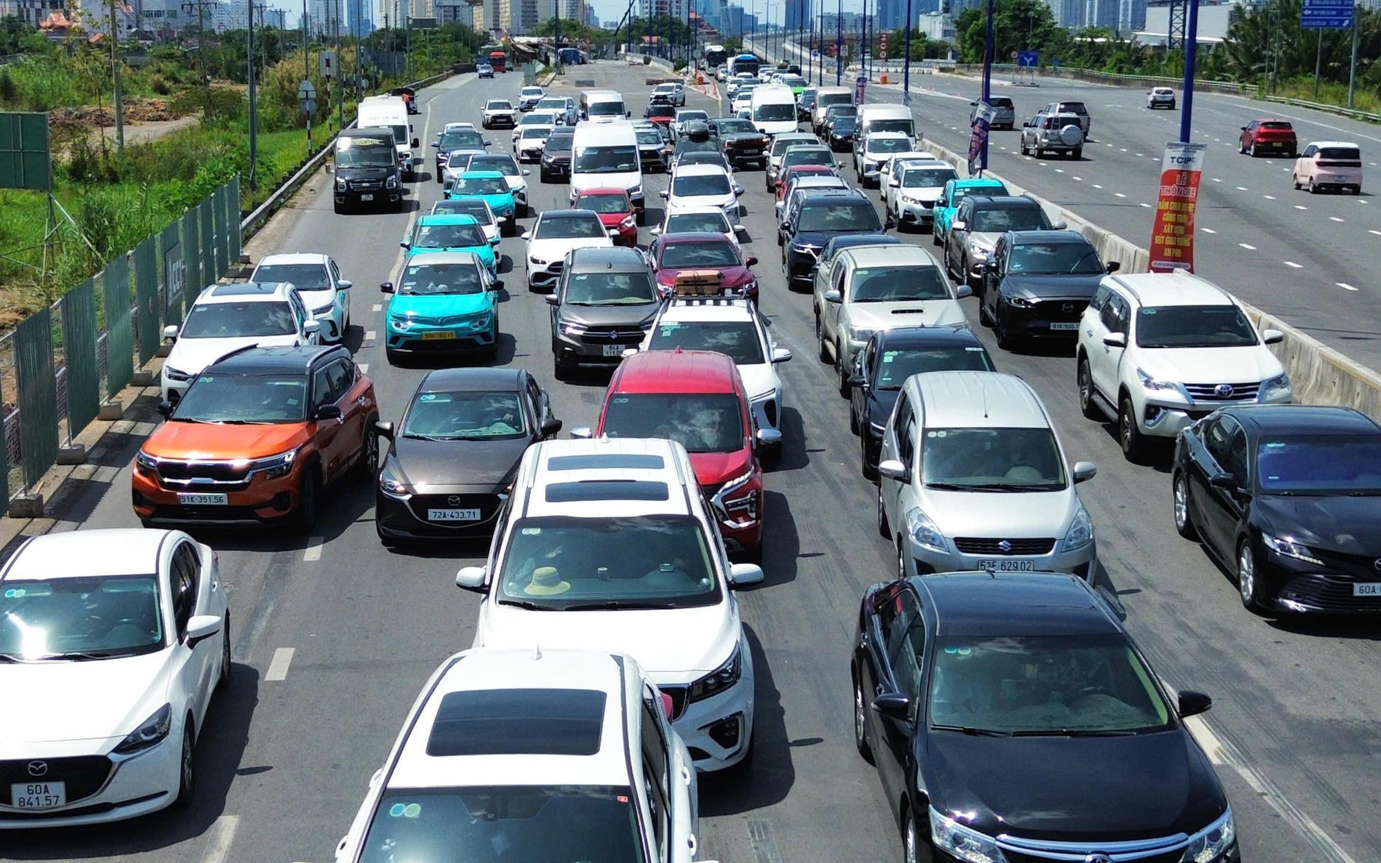 TP.HCM: N&uacute;t giao An Ph&uacute; &ugrave;n ứ, người d&acirc;n mất cả giờ để ra khỏi cửa ng&otilde;