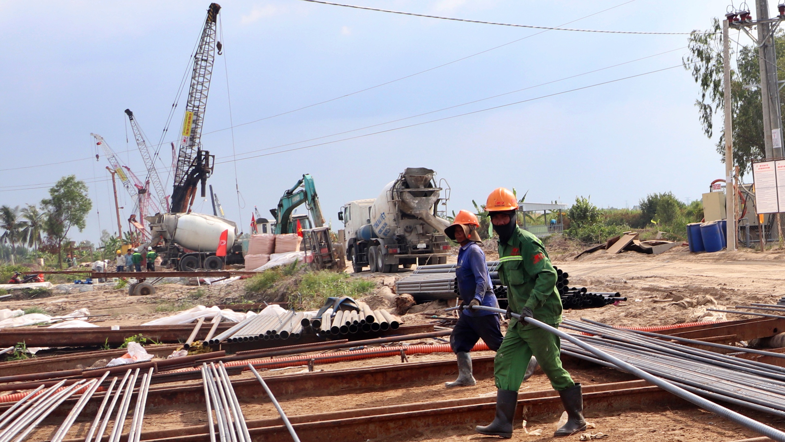 Tết ấm tr&ecirc;n c&ocirc;ng trường thi c&ocirc;ng cao tốc C&agrave; Mau - Đất Mũi- Ảnh 3.