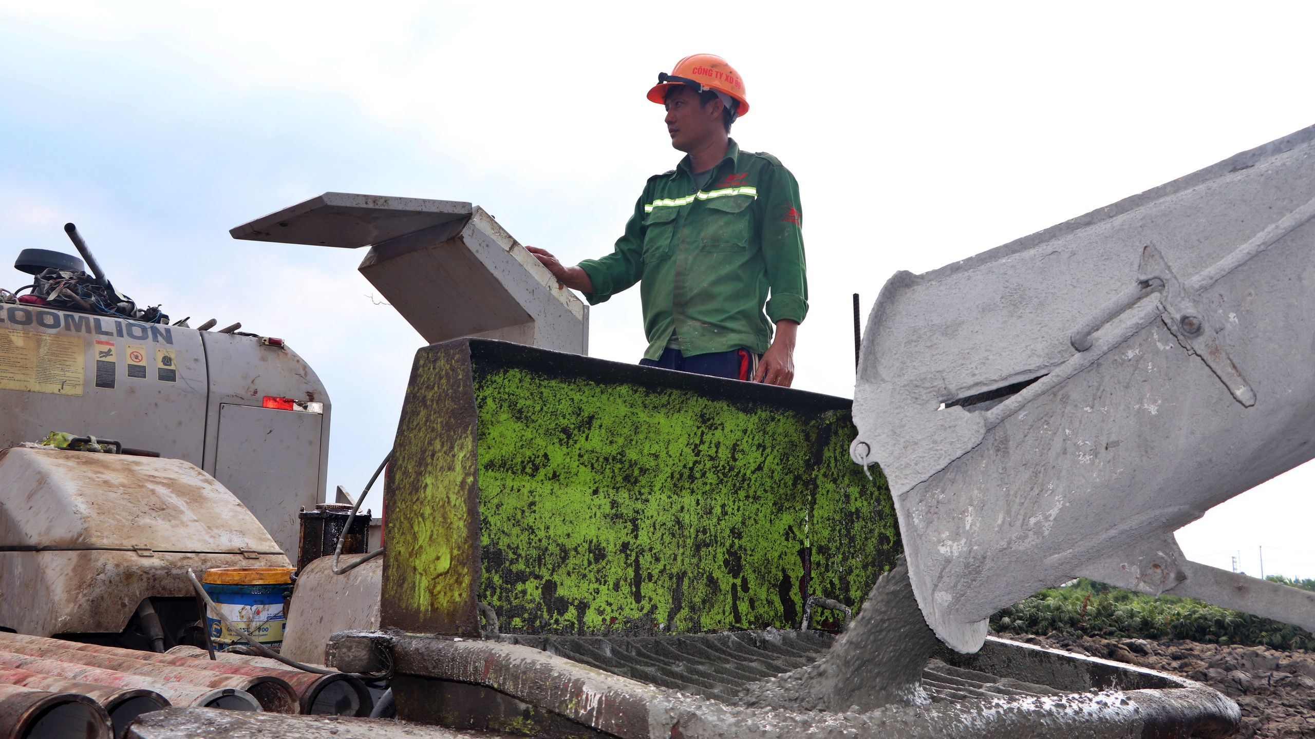 Tết ấm tr&ecirc;n c&ocirc;ng trường thi c&ocirc;ng cao tốc C&agrave; Mau - Đất Mũi- Ảnh 4.