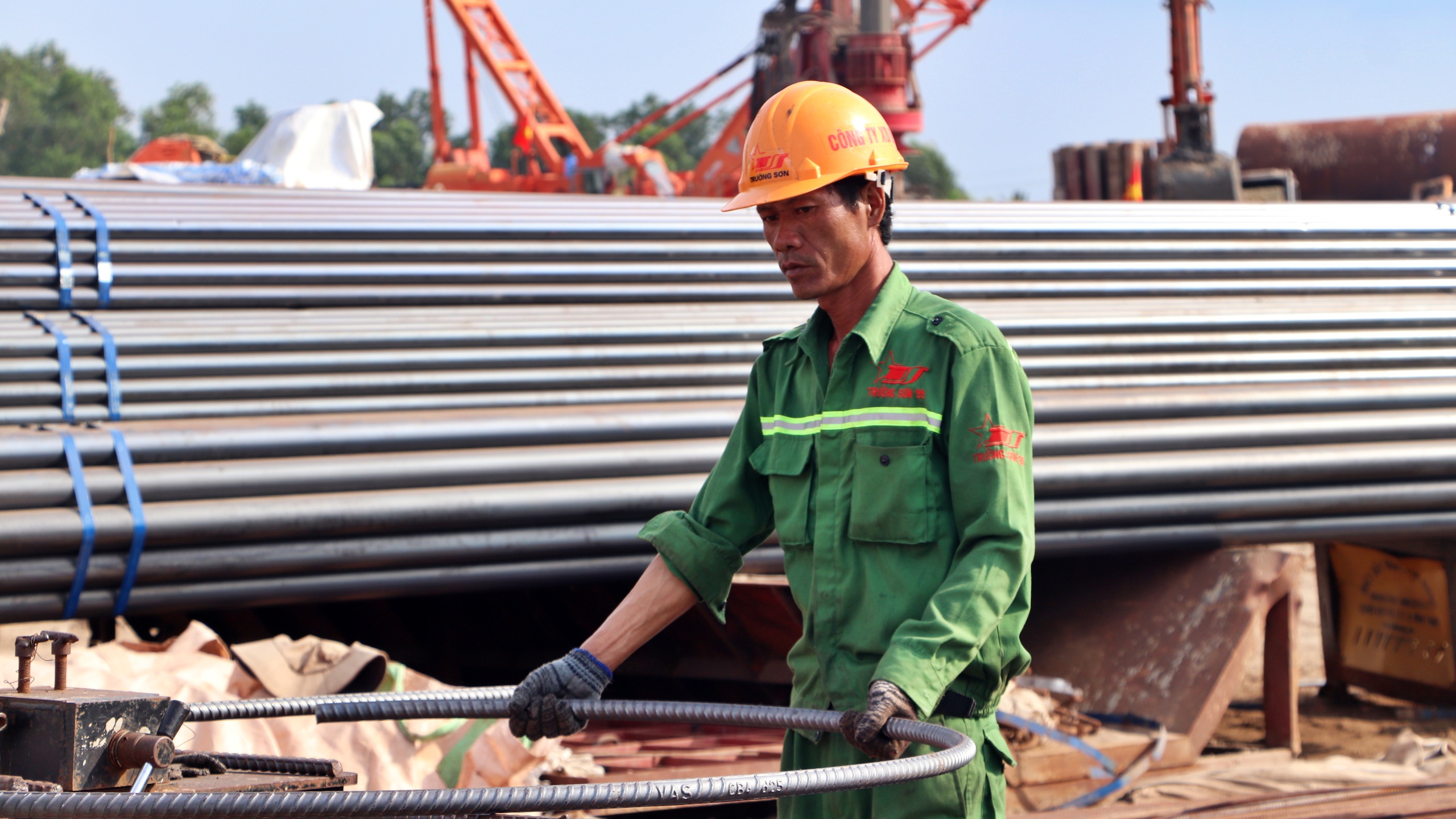 Tết ấm tr&ecirc;n c&ocirc;ng trường thi c&ocirc;ng cao tốc C&agrave; Mau - Đất Mũi- Ảnh 5.