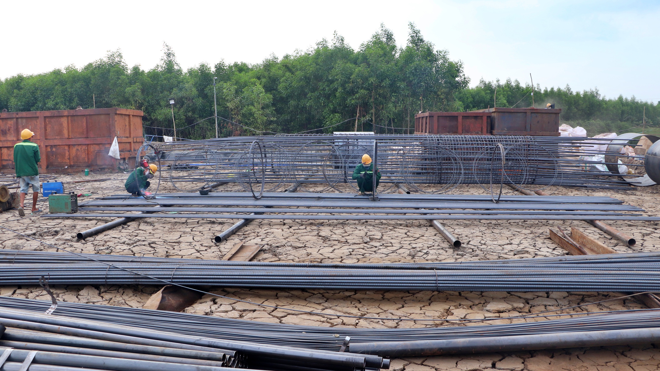 Tết ấm tr&ecirc;n c&ocirc;ng trường thi c&ocirc;ng cao tốc C&agrave; Mau - Đất Mũi- Ảnh 6.