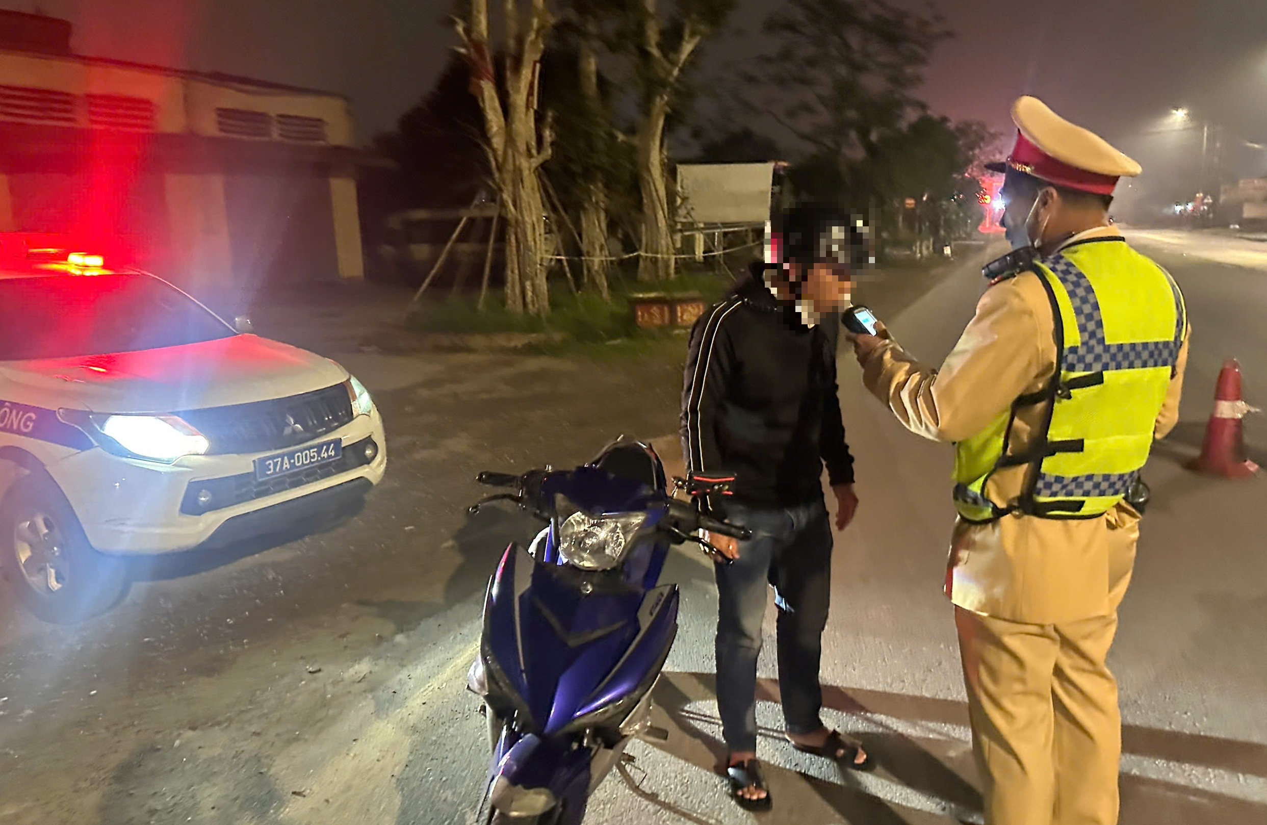 Nghệ An: Kh&ocirc;ng c&oacute; v&ugrave;ng cấm, kh&ocirc;ng c&oacute; ngoại lệ, xuy&ecirc;n Tết xử l&yacute; vi phạm nồng độ cồn- Ảnh 2.